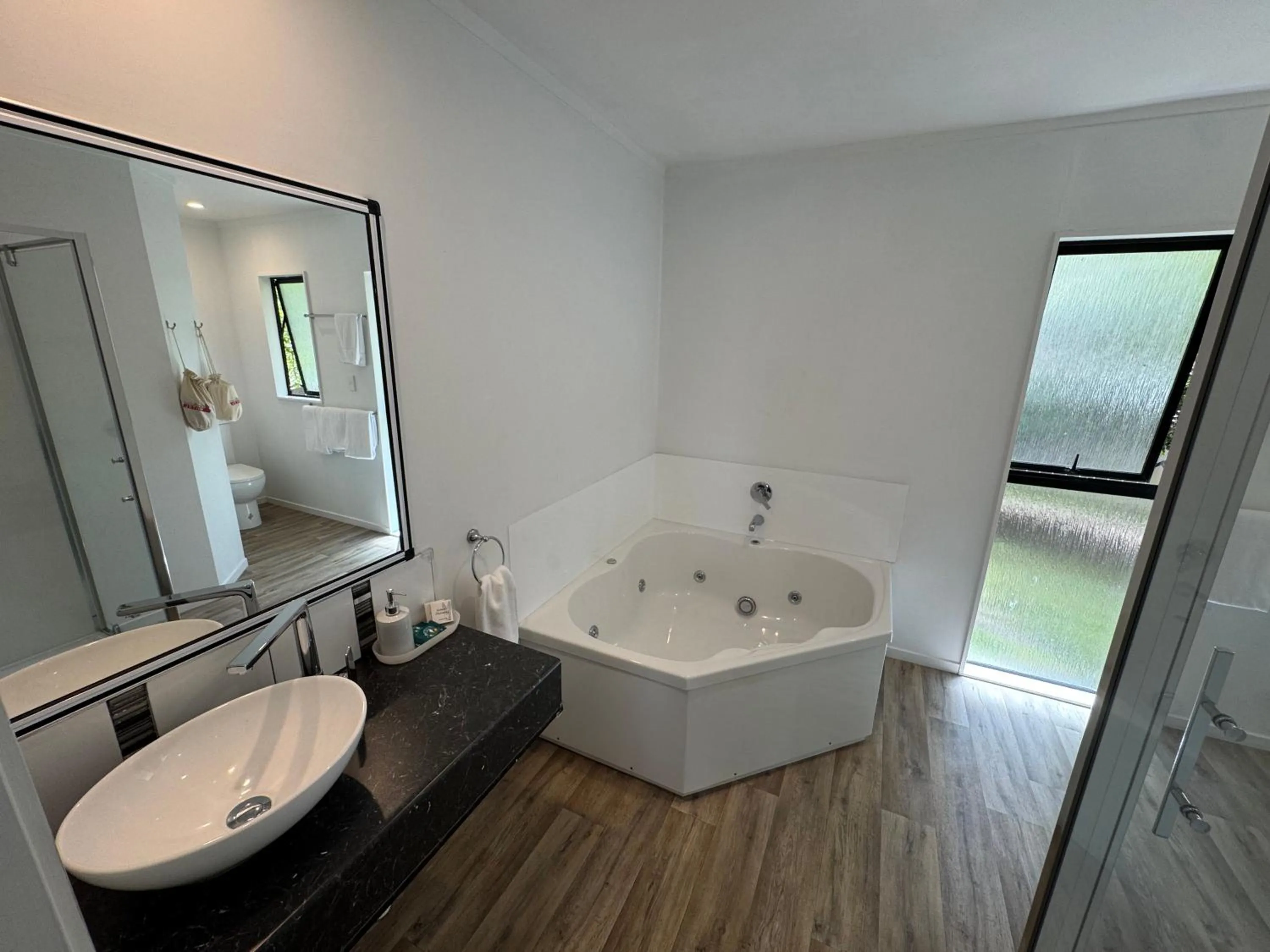 Shower in Camellia Court Motel