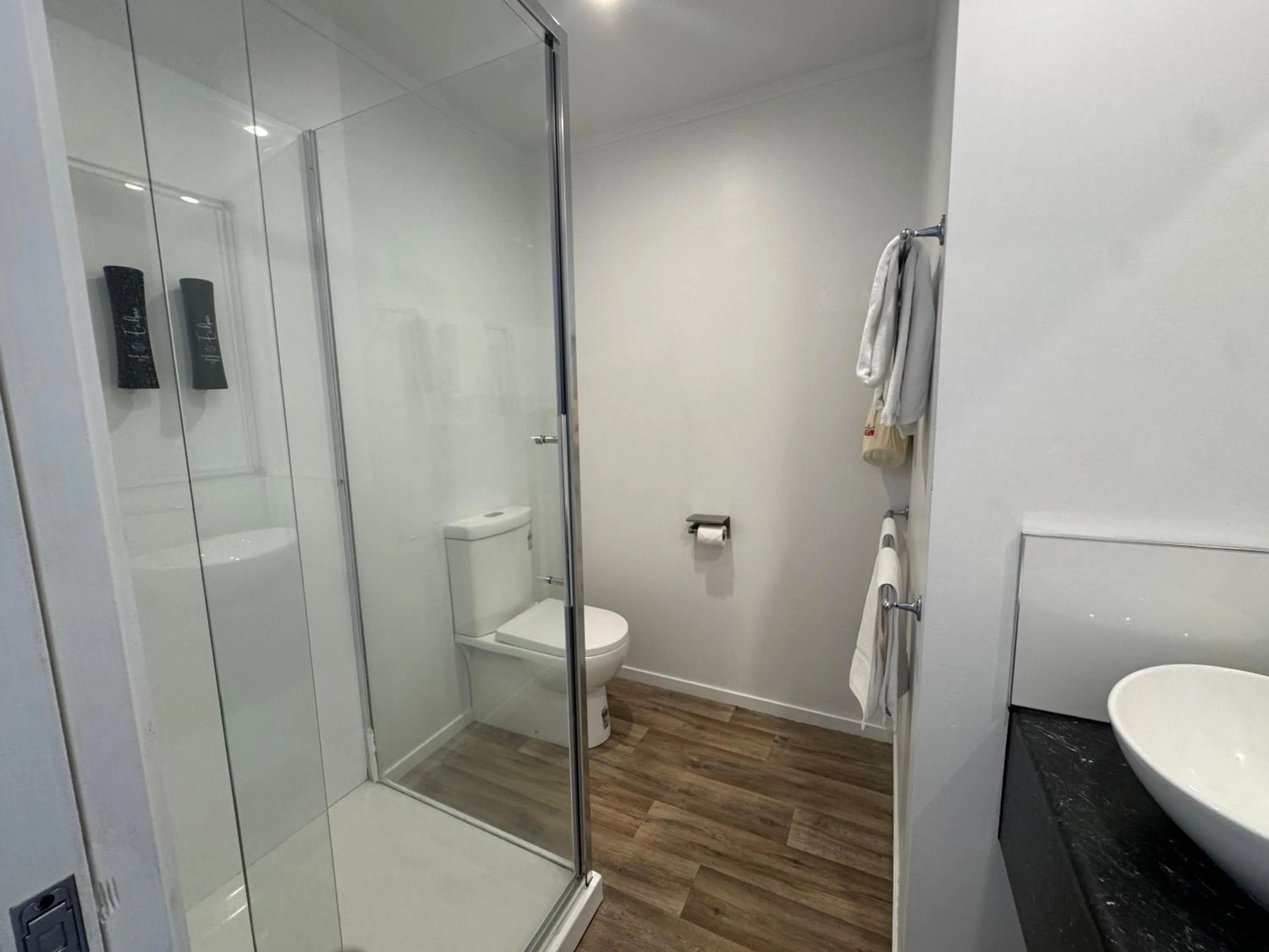 Bathroom in Camellia Court Motel