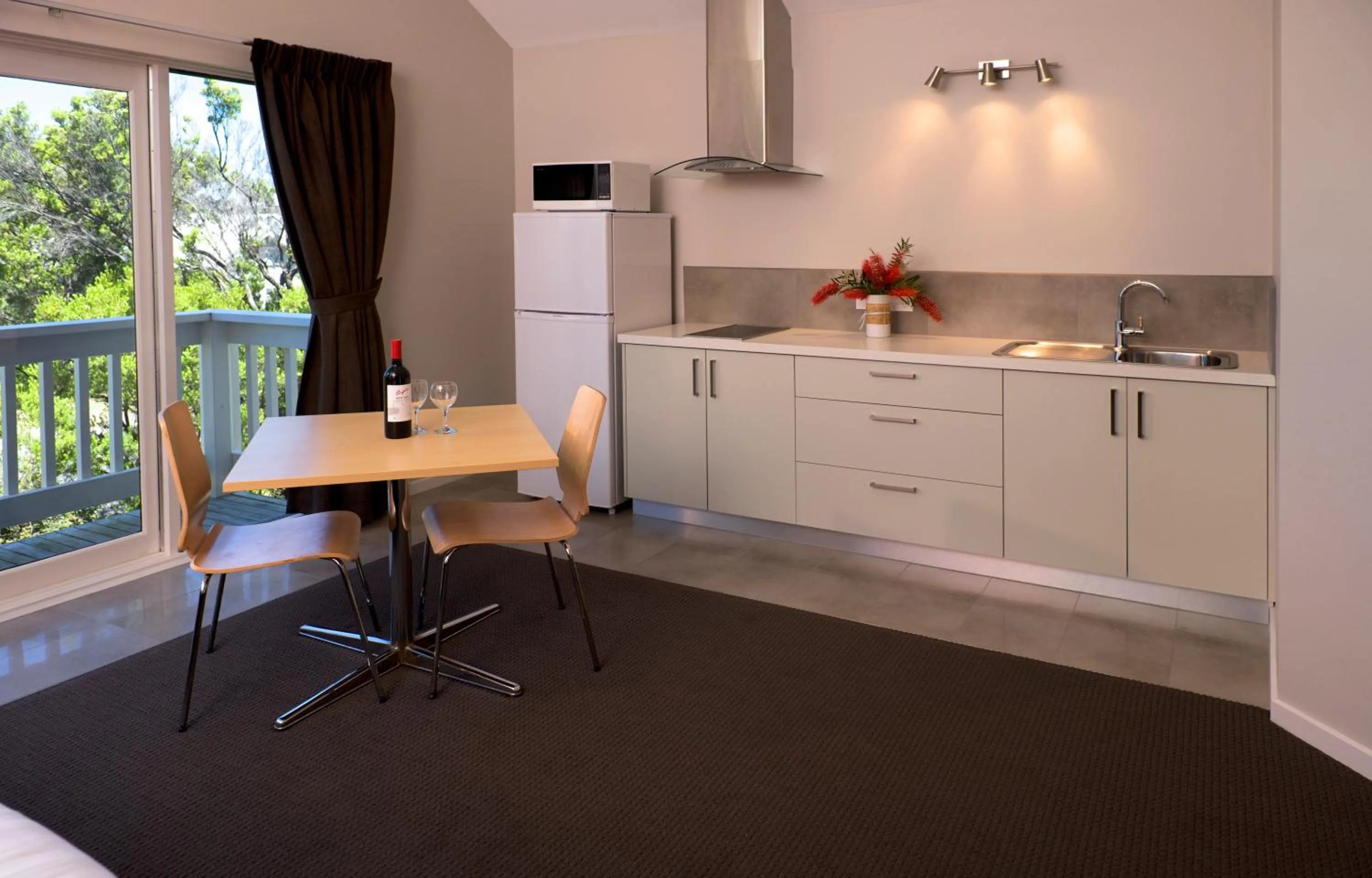 Kitchen or kitchenette in Boathouse Resort Studios and Suites