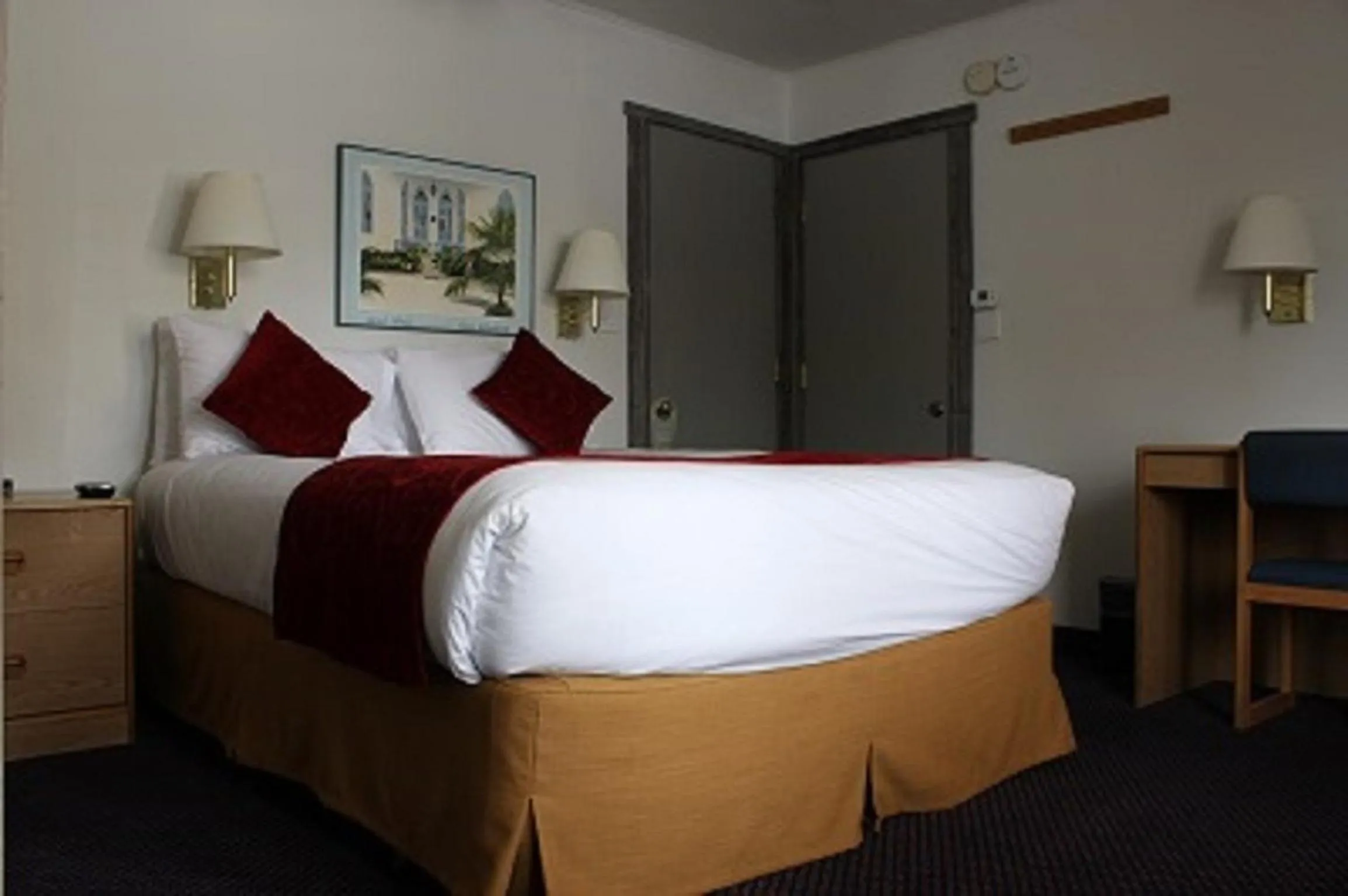 Photo of the whole room, Bed in St Moritz Lodge and Condominiums