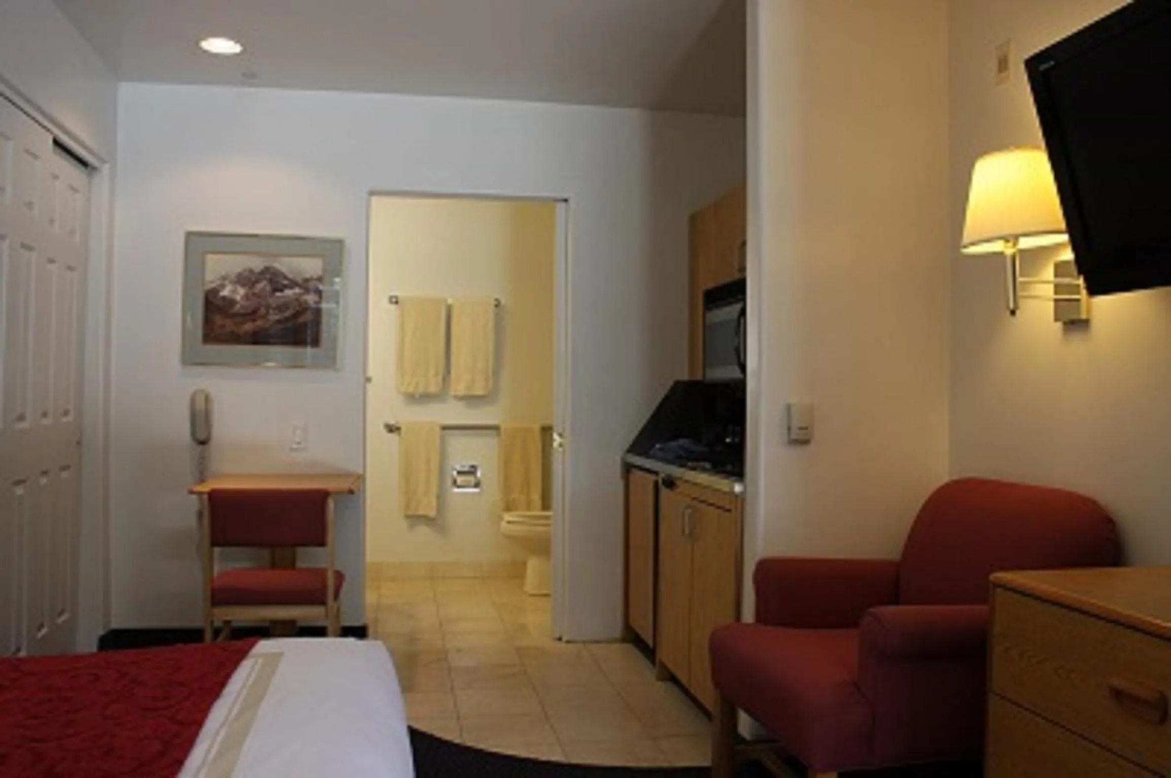 Photo of the whole room, Bed in St Moritz Lodge and Condominiums