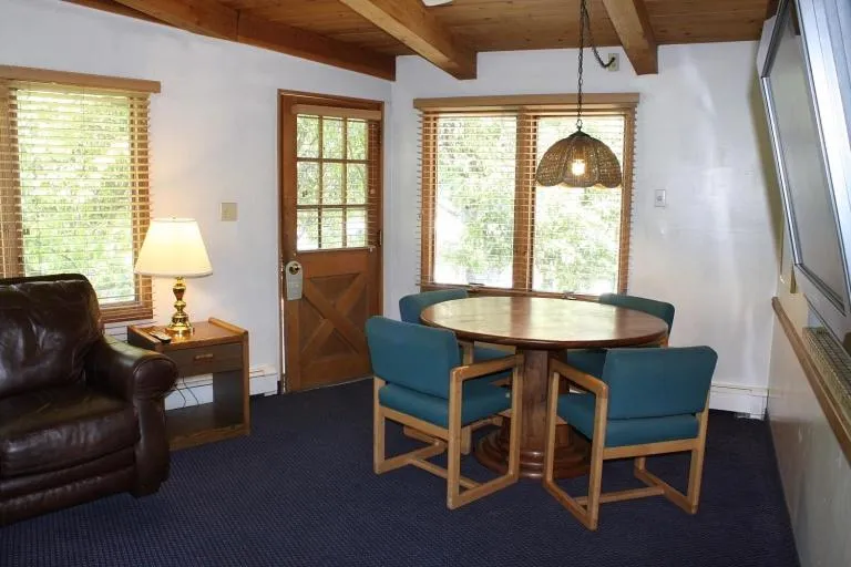 Living room in St Moritz Lodge and Condominiums