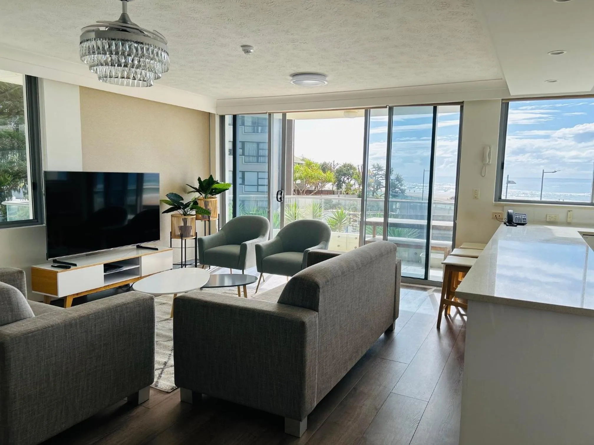 Living room in Berkeley on the Beach