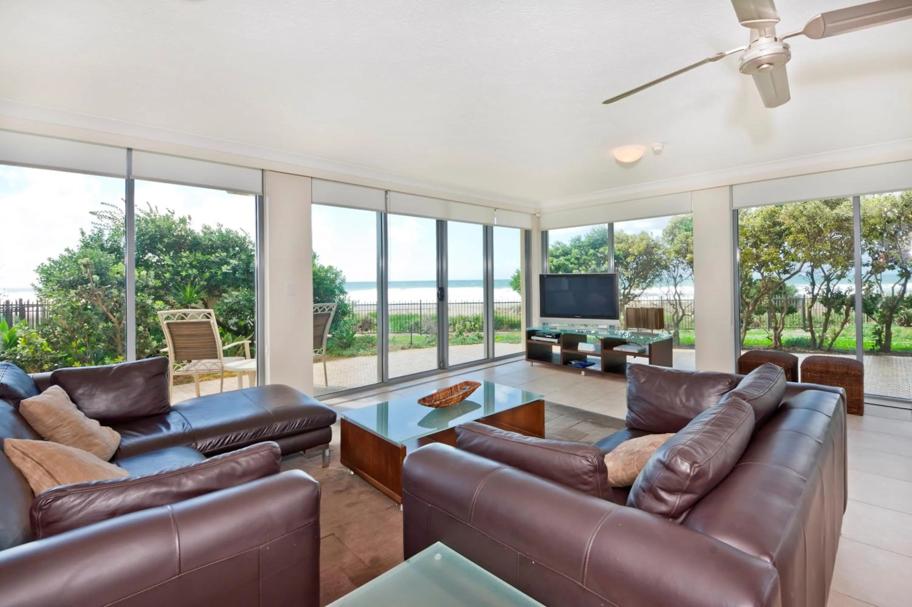 Living room in Berkeley on the Beach
