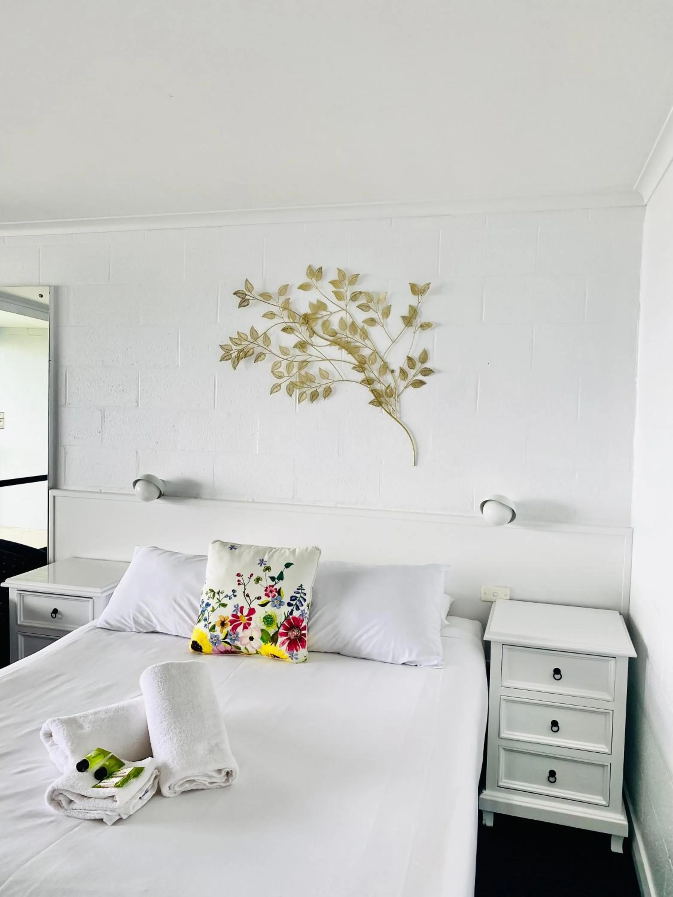 Bed in Swansea Motor Inn Tasmania