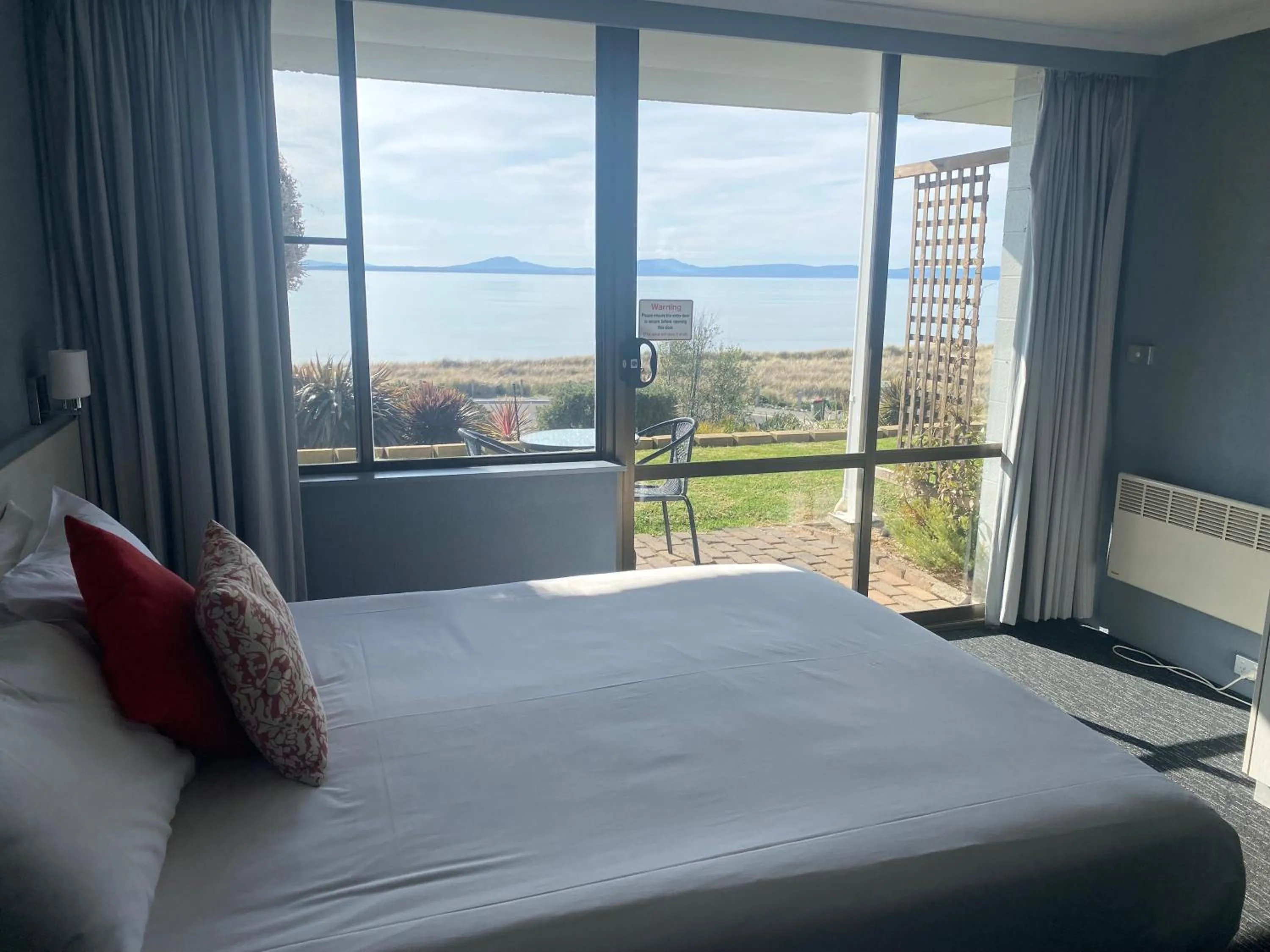 Bed in Swansea Motor Inn Tasmania