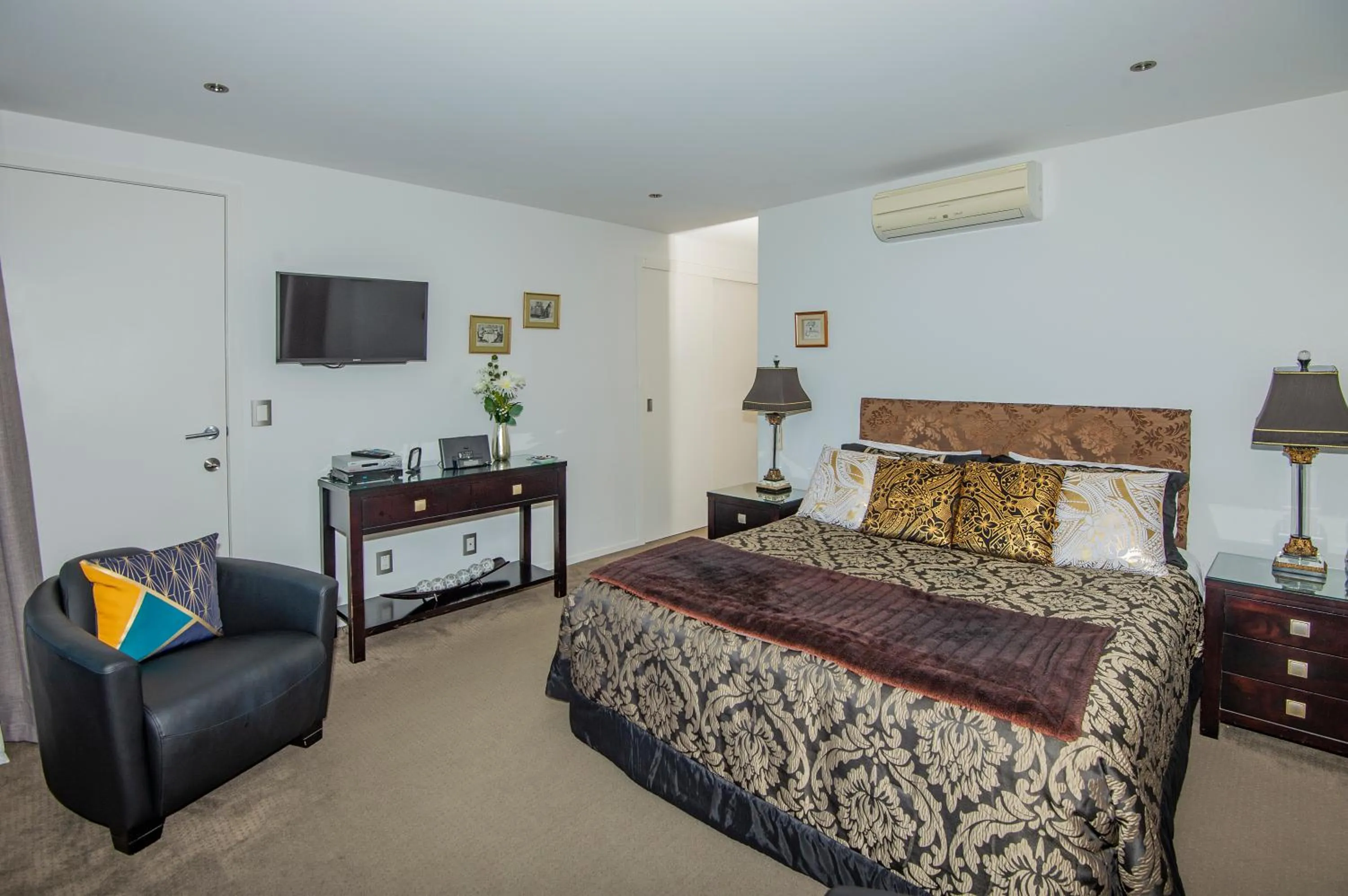 Bed in Tarlton's Lodge