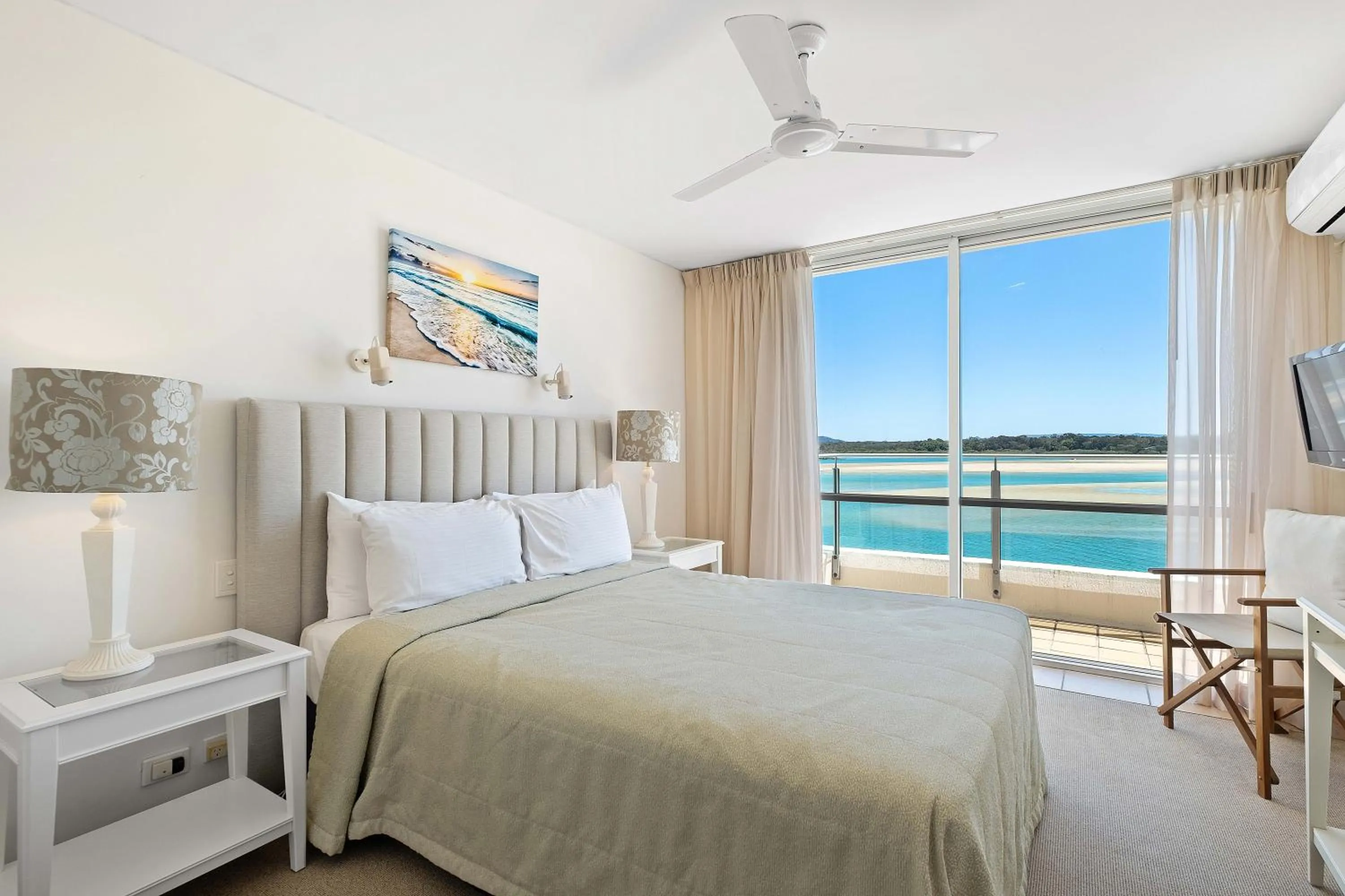 Bed in Las Rias Holiday Apartments