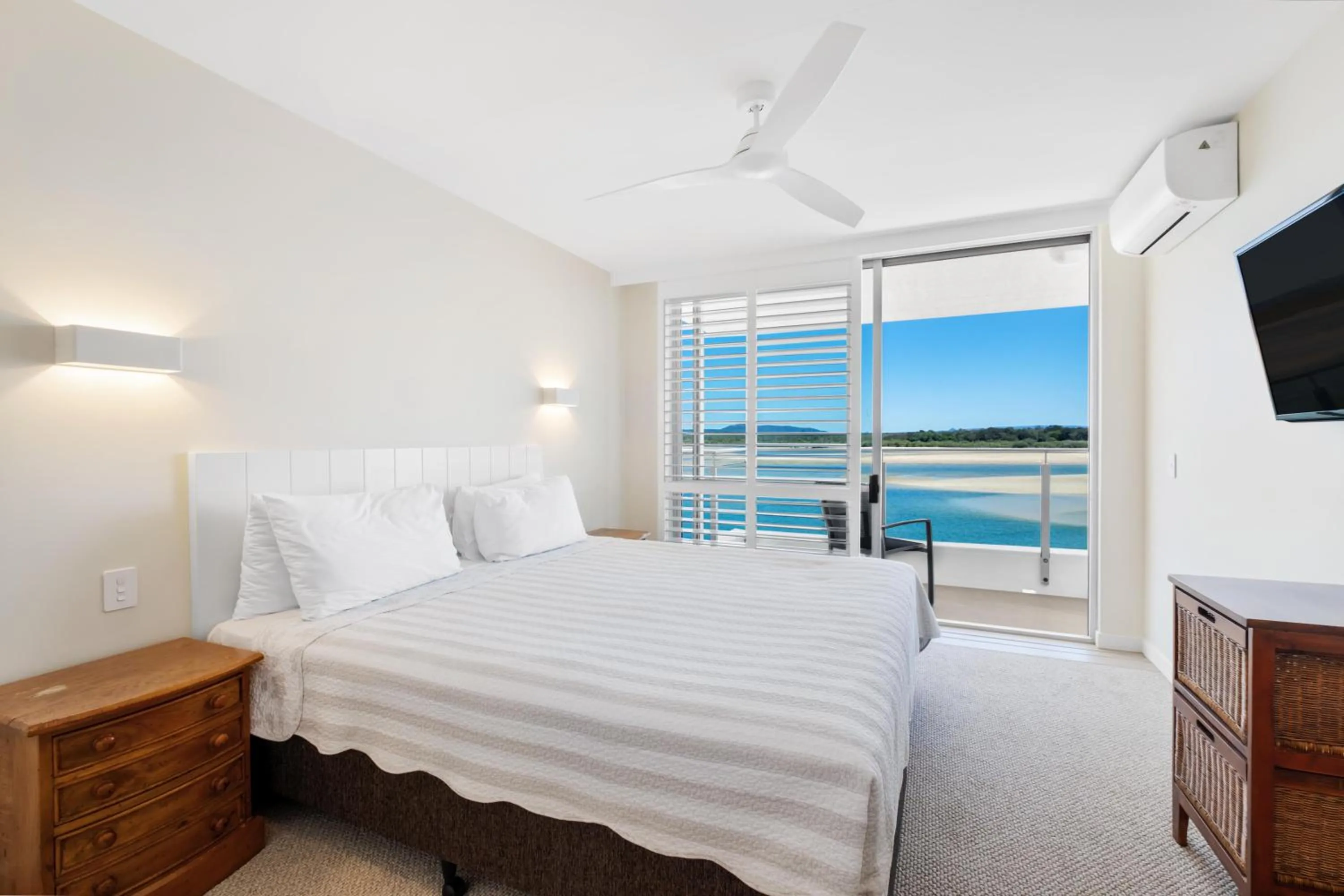 Bed in Las Rias Holiday Apartments