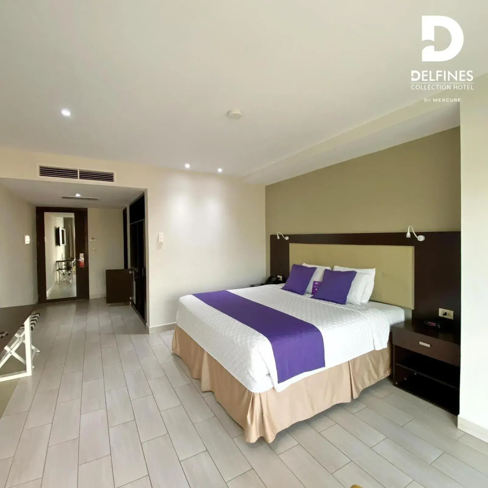 Standard King Room with King Bed in Delfines Collection Hotel by Mercure Standard King Room with King Bed in Delfines Collection Hotel by Mercure