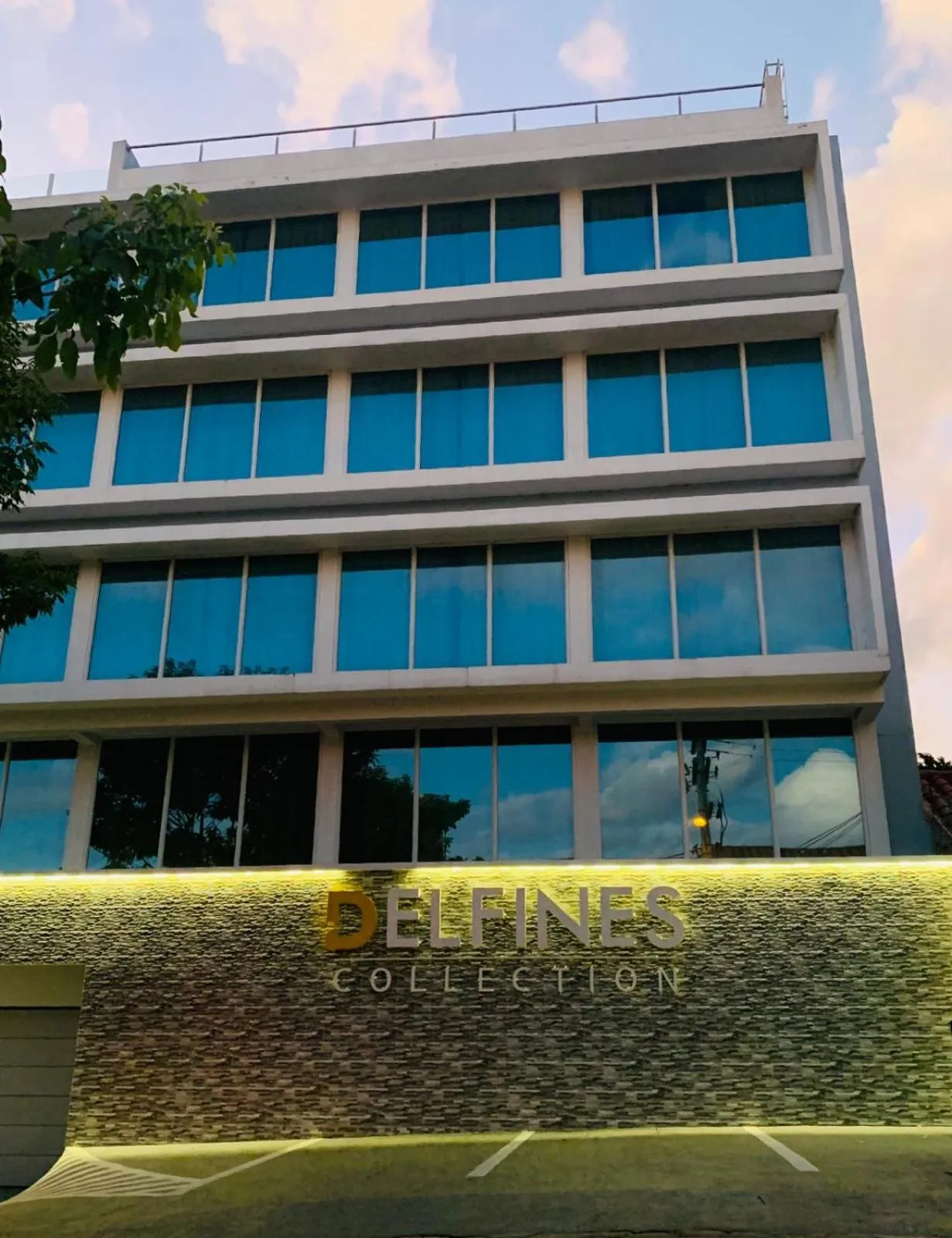 Facade/entrance in Delfines Collection Hotel by Mercure