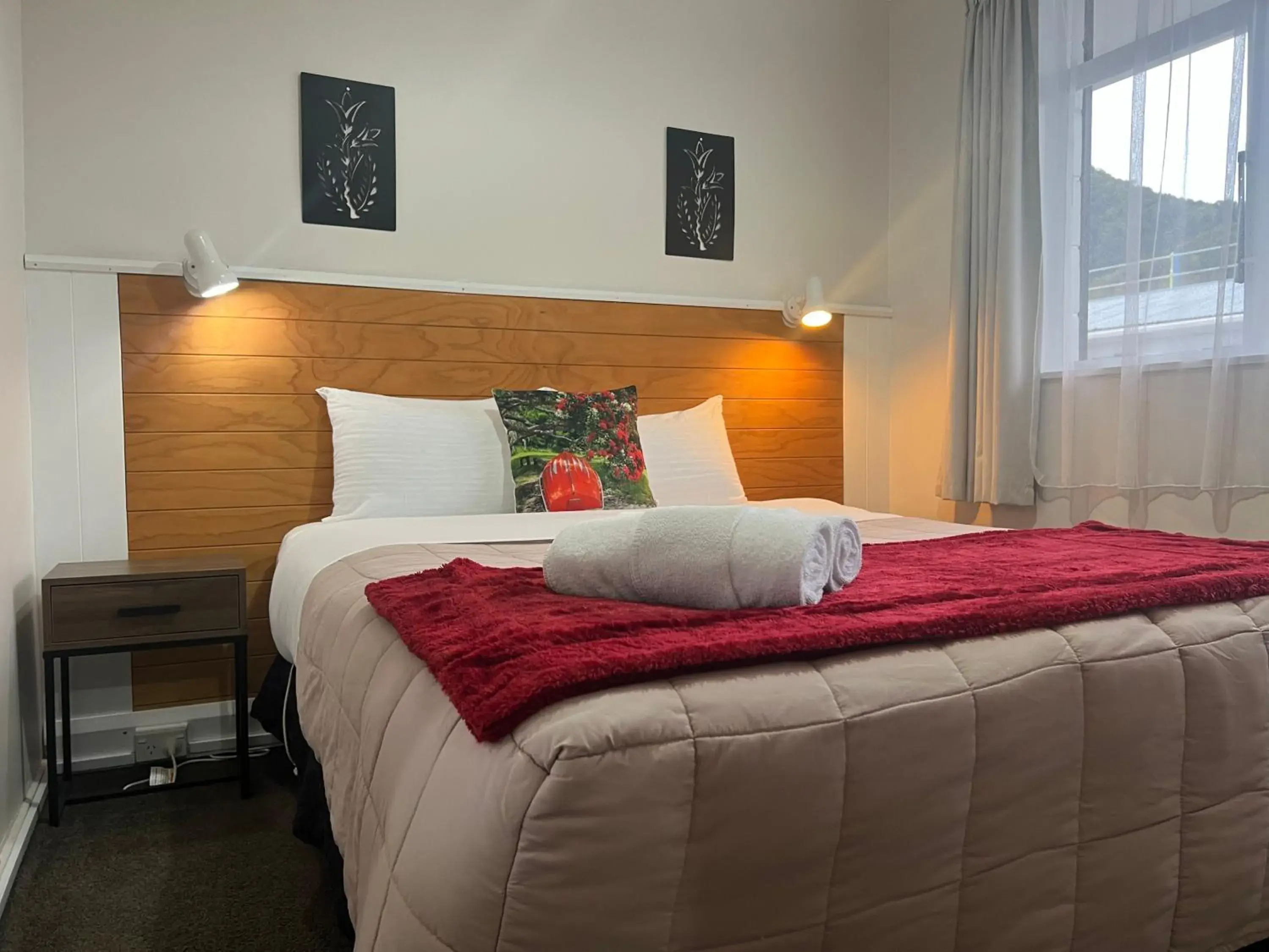 Queen Room with Two Queen Beds in High Street Living Motel Queen Room with Two Queen Beds in High Street Living Motel