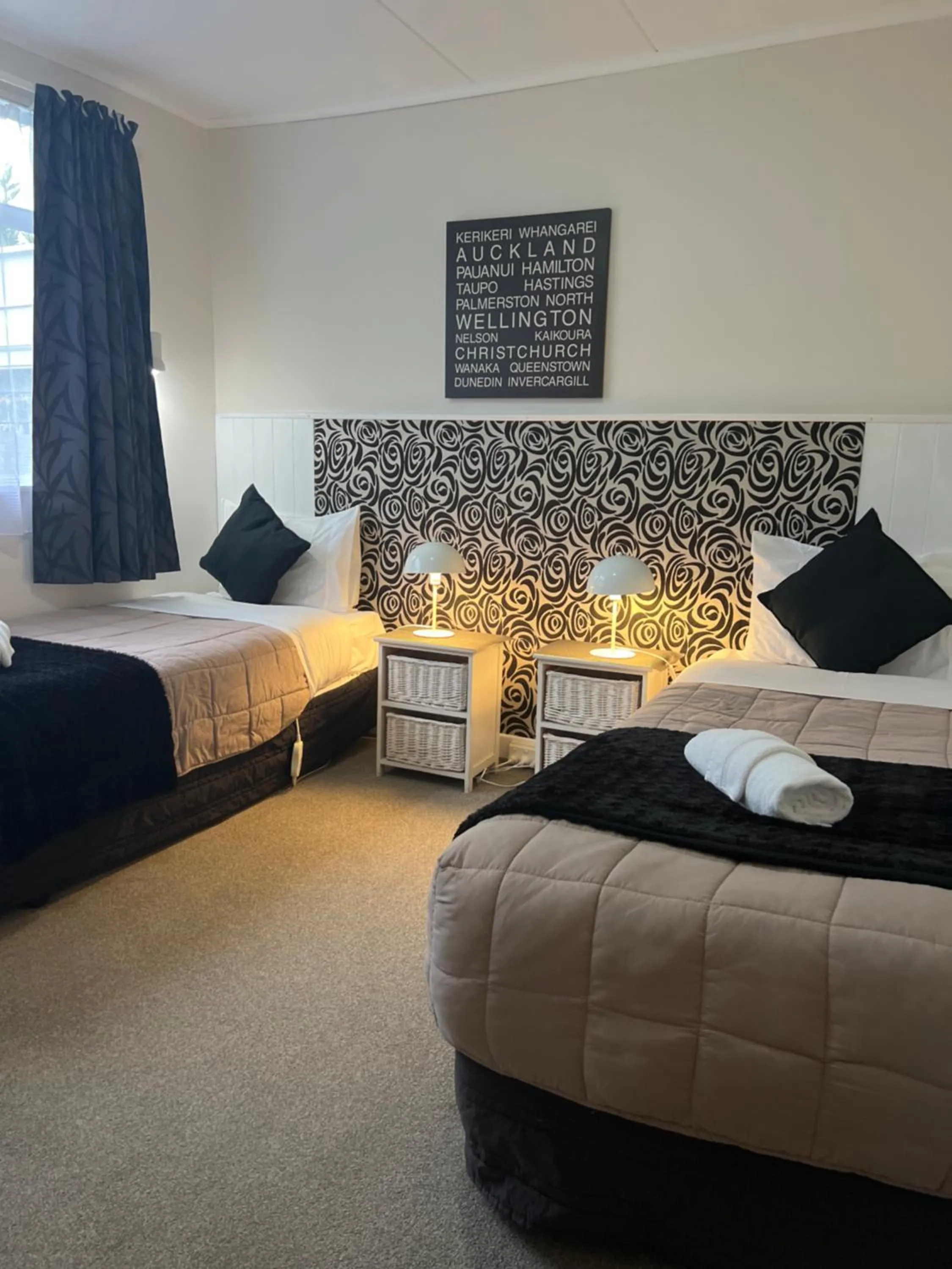 Bedroom, Bed in High Street Living Motel