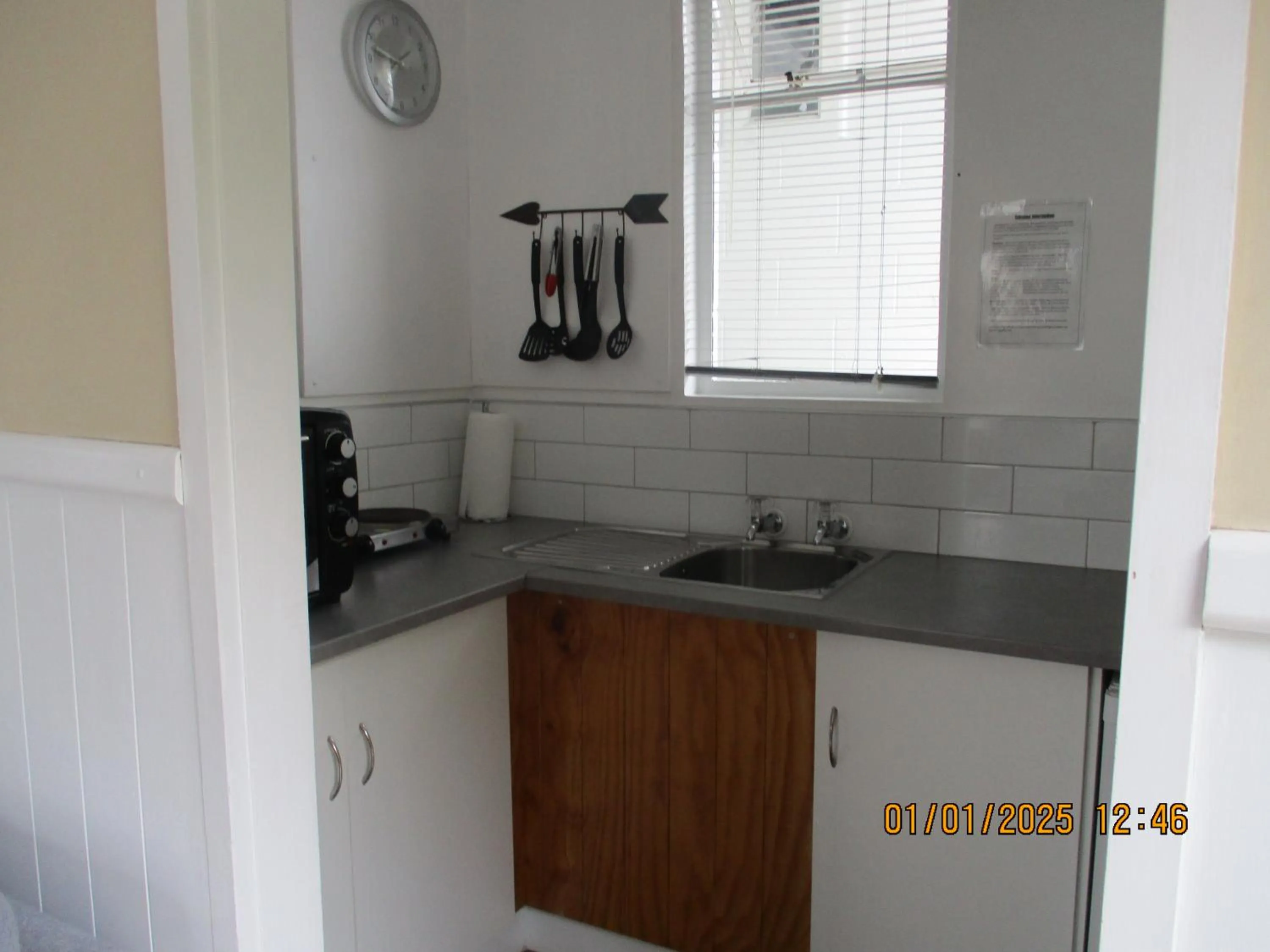 Kitchen or kitchenette in High Street Living Motel
