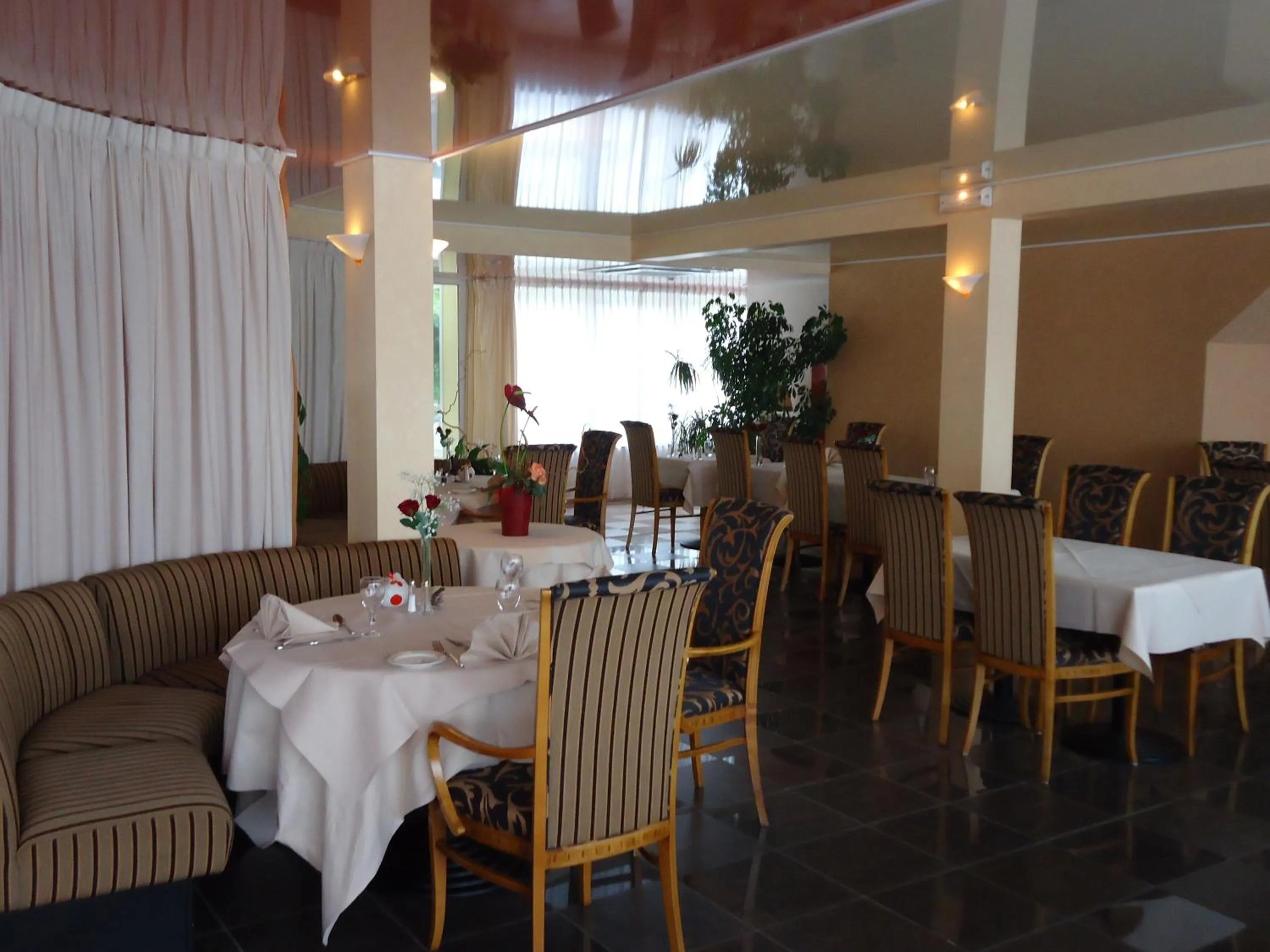 Restaurant/places to eat in Hotel Le Pole Europeen