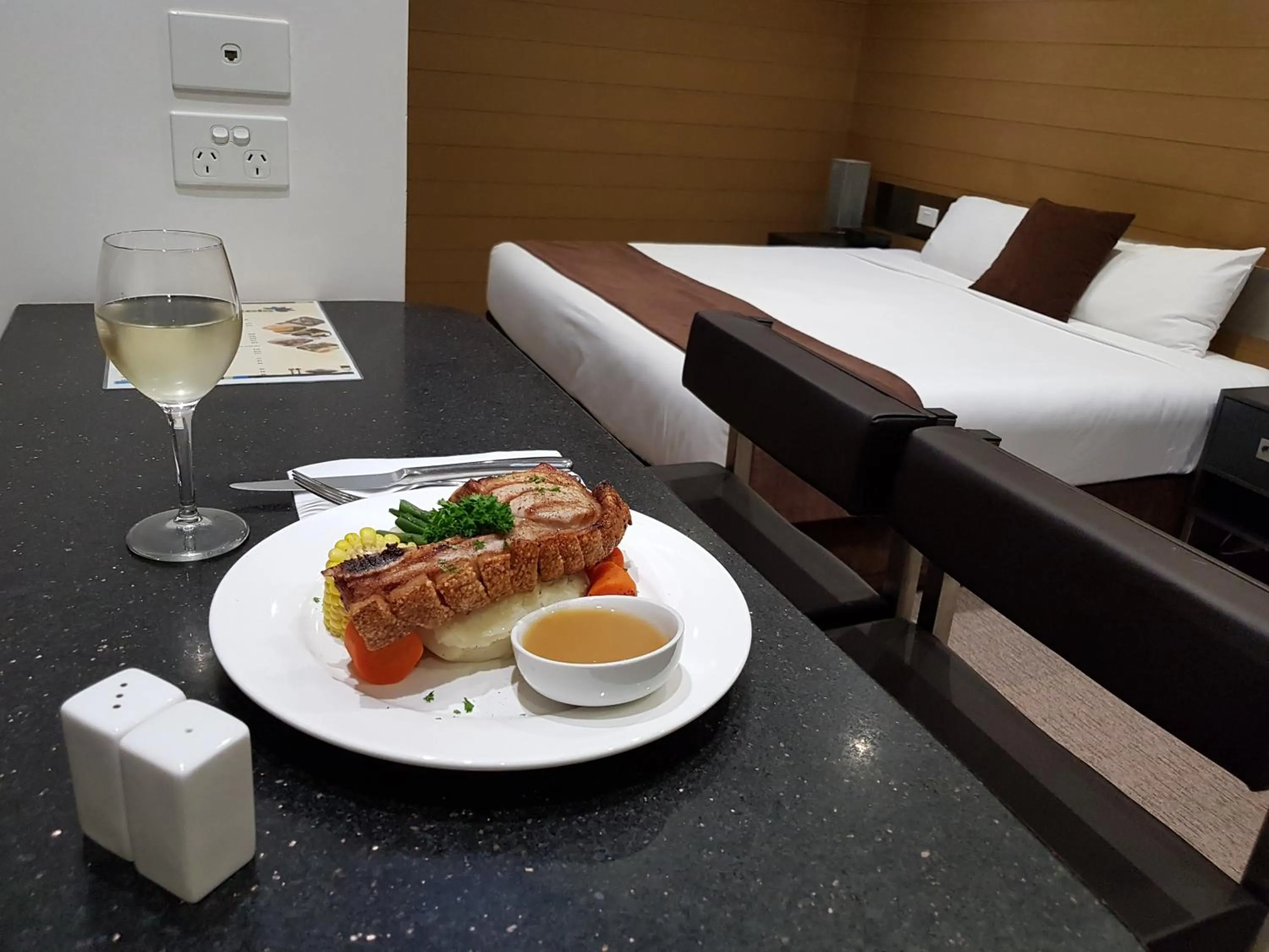 Dinner, Bed in Moura Meridian Motel