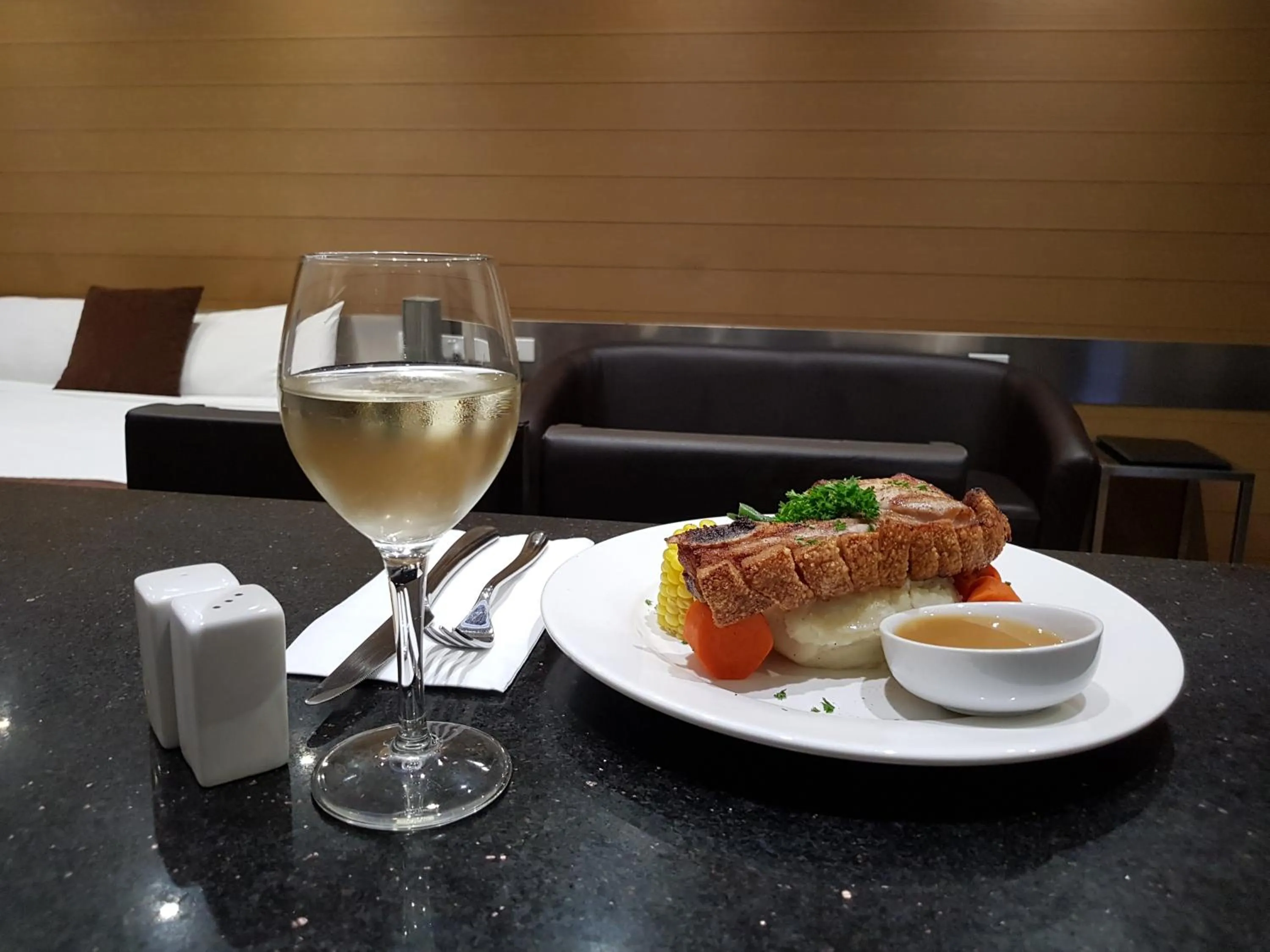 Seating area in Moura Meridian Motel