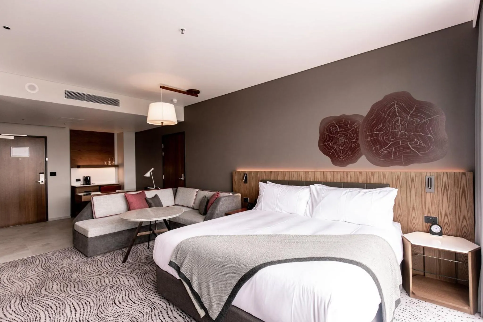 Photo of the whole room, Bed in Crowne Plaza Hobart by IHG