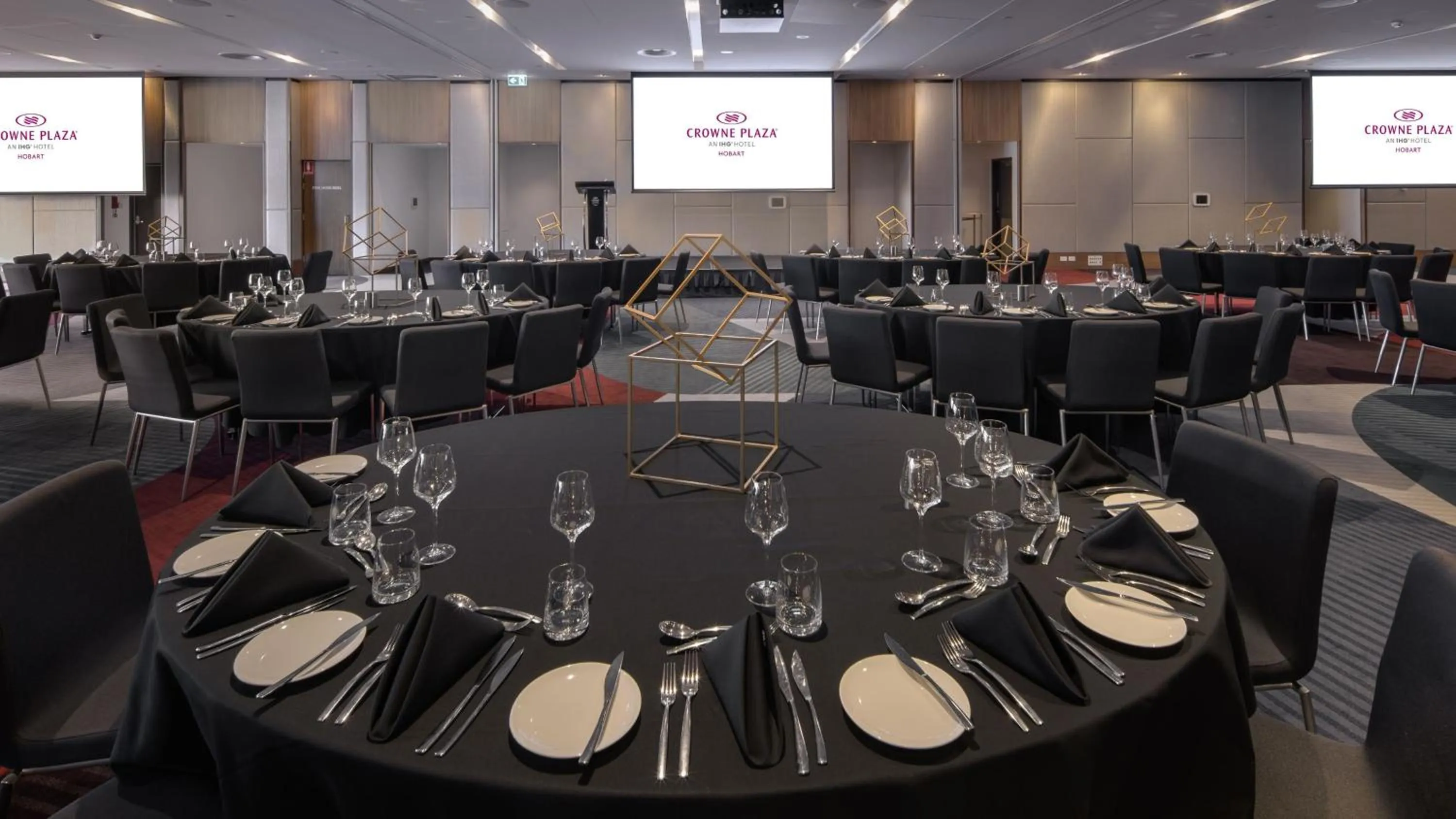 Meeting/conference room in Crowne Plaza Hobart by IHG