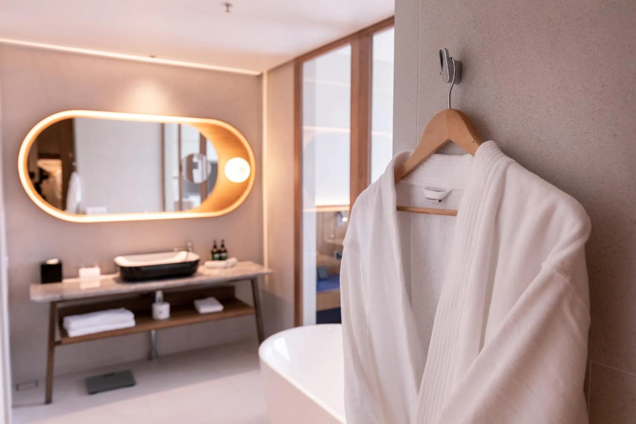 Photo of the whole room, Bed in Crowne Plaza Hobart by IHG