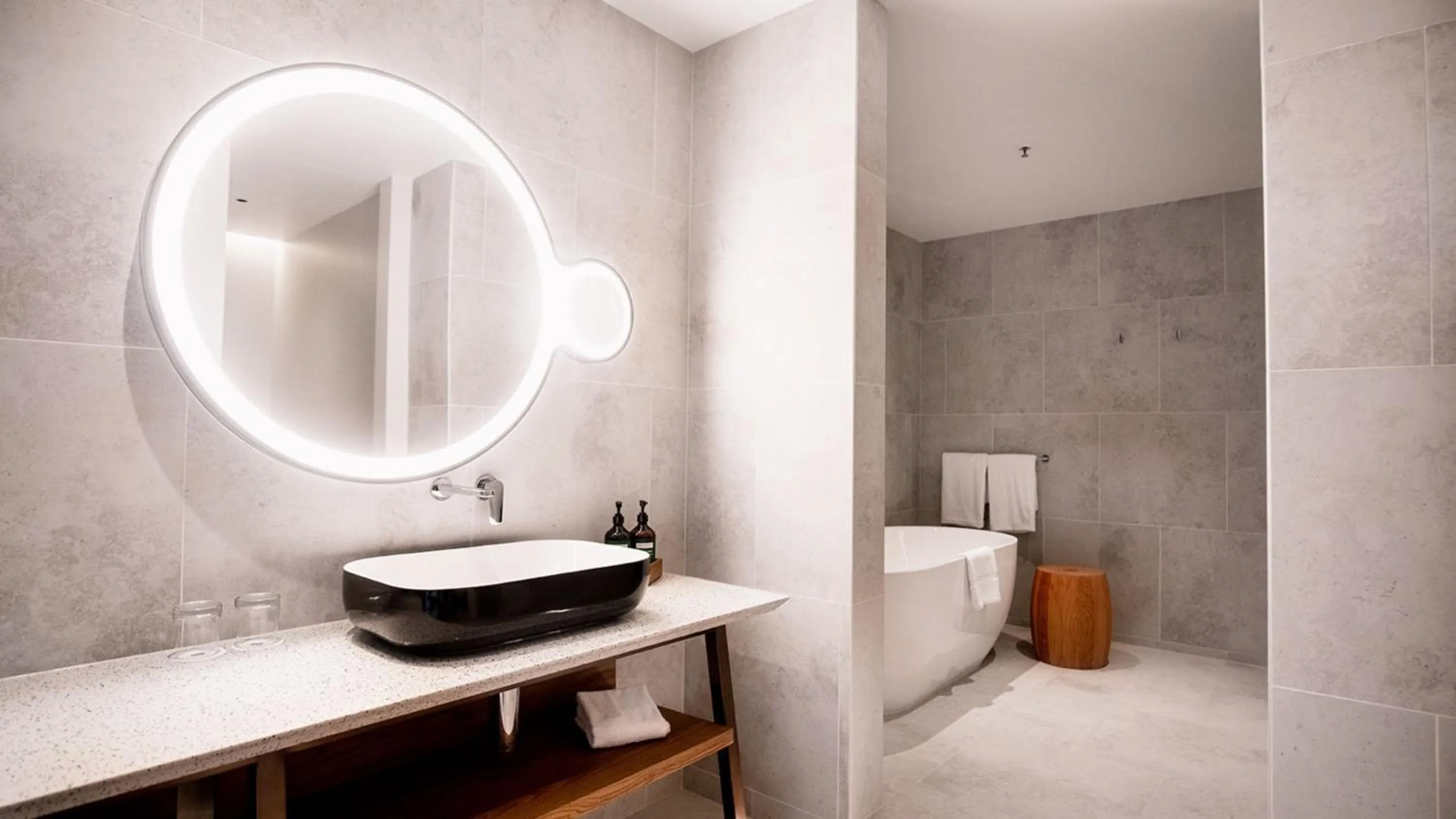 Photo of the whole room in Crowne Plaza Hobart by IHG