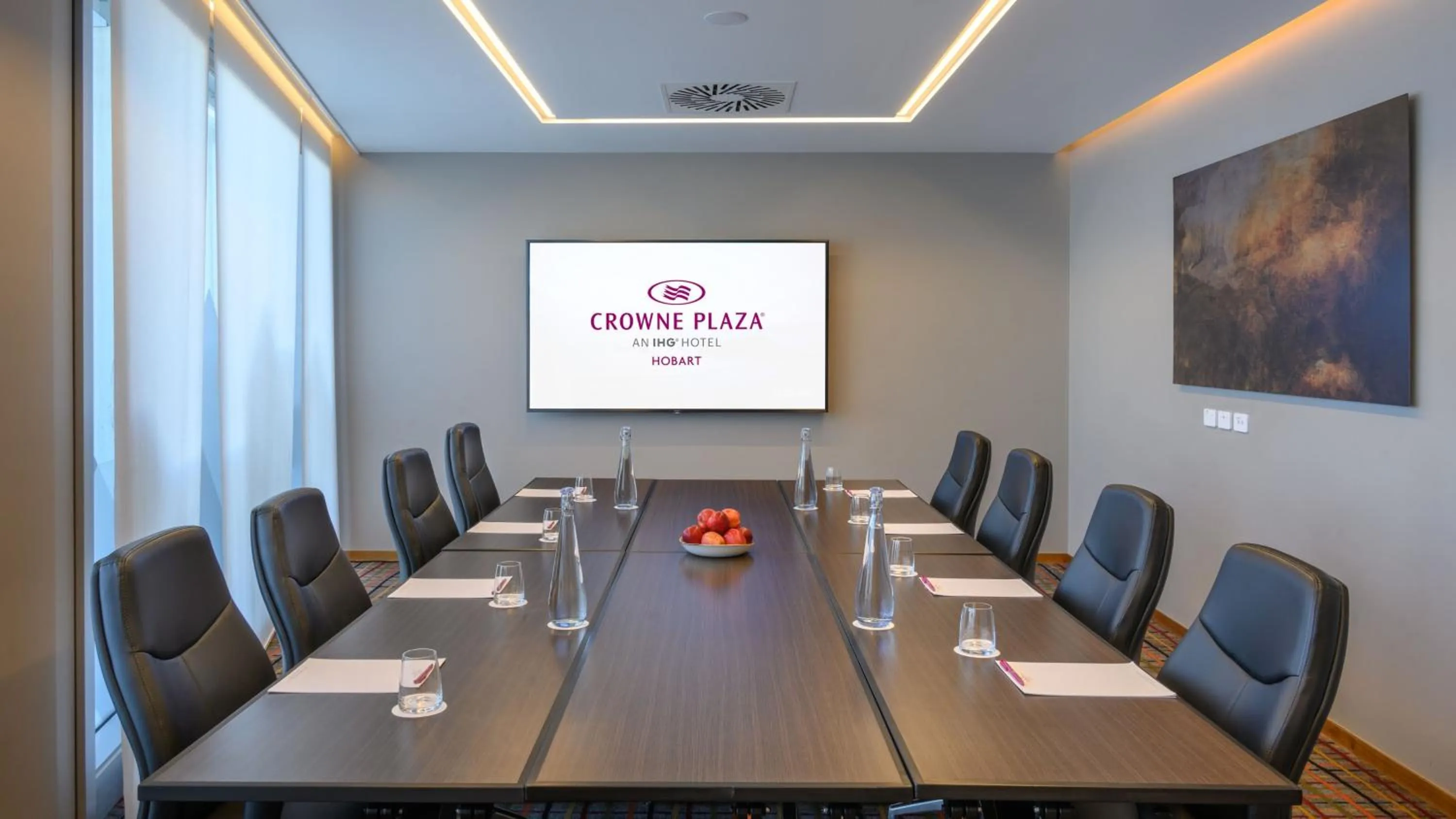 Meeting/conference room in Crowne Plaza Hobart by IHG