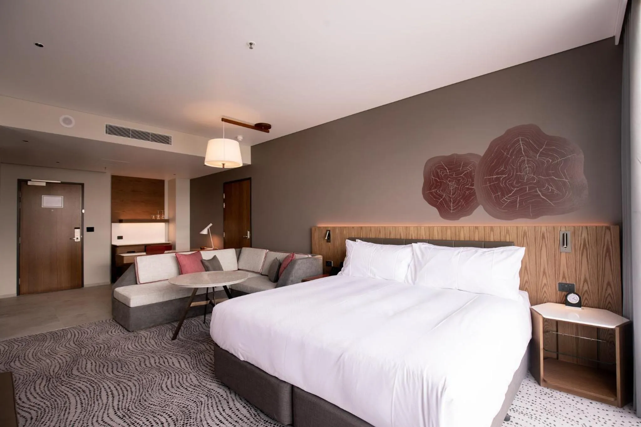 Photo of the whole room, Bed in Crowne Plaza Hobart by IHG