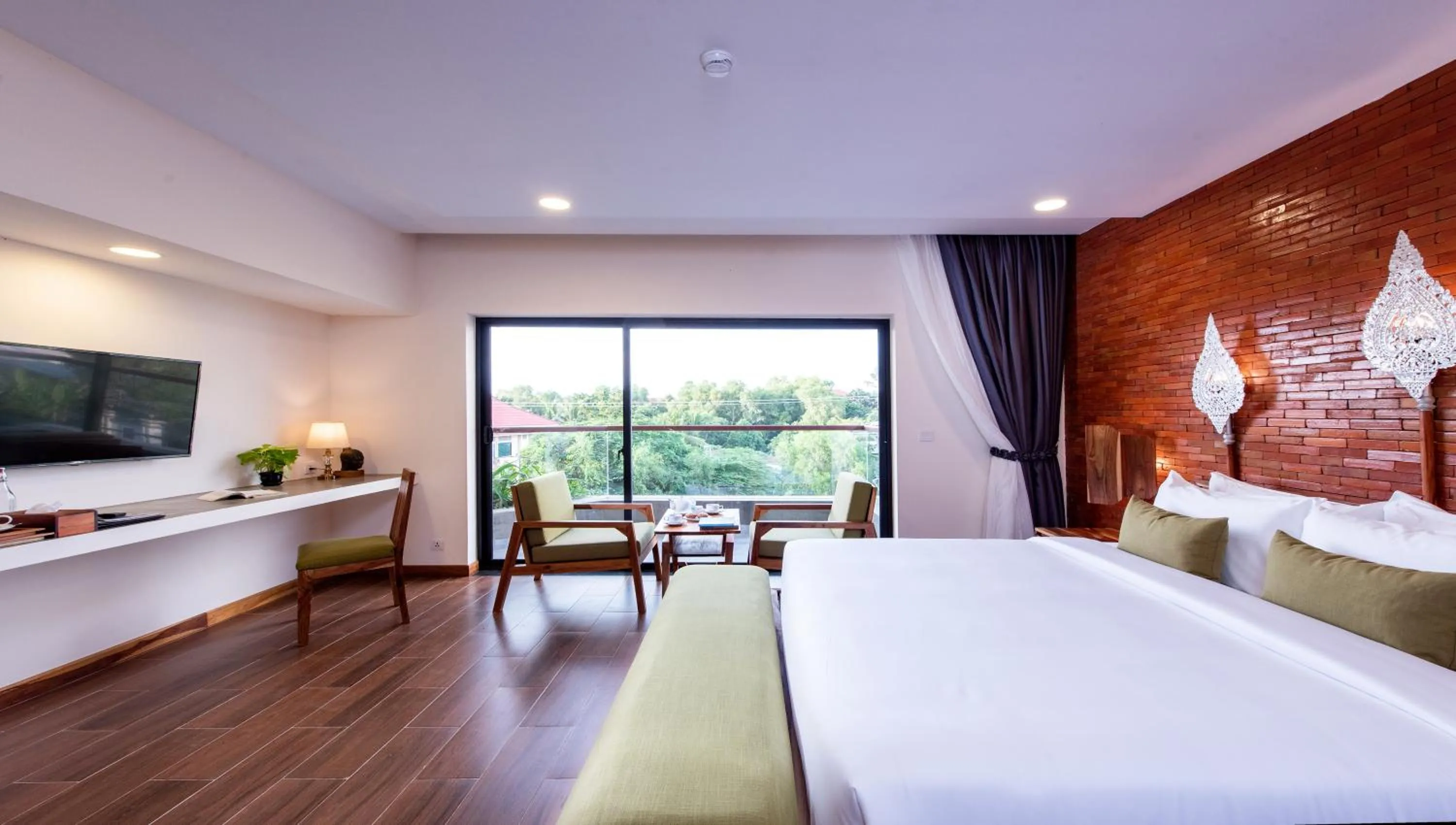 Photo of the whole room, Bed in Araya Angkor Residence