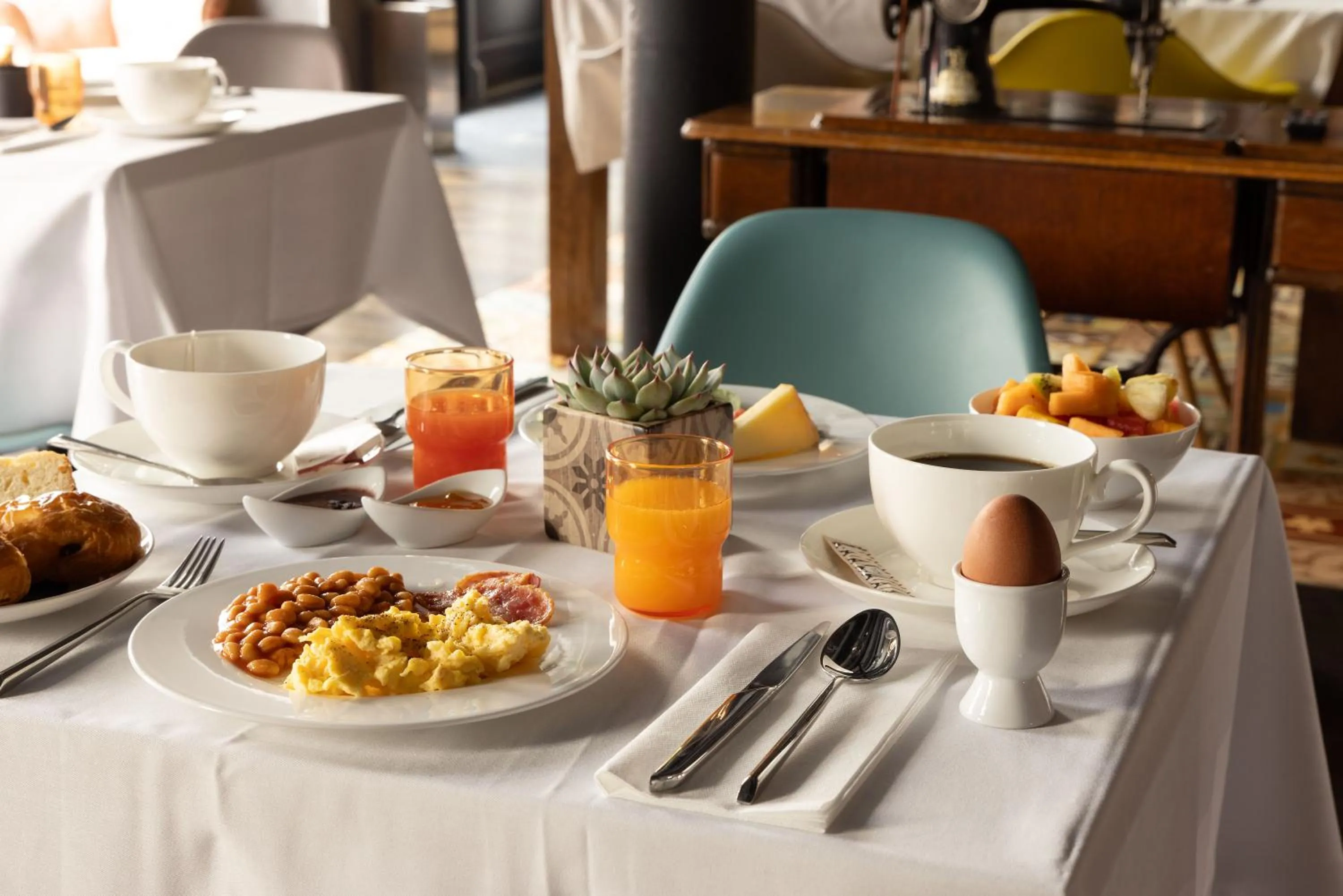 Restaurant/places to eat in Hôtel Fabric