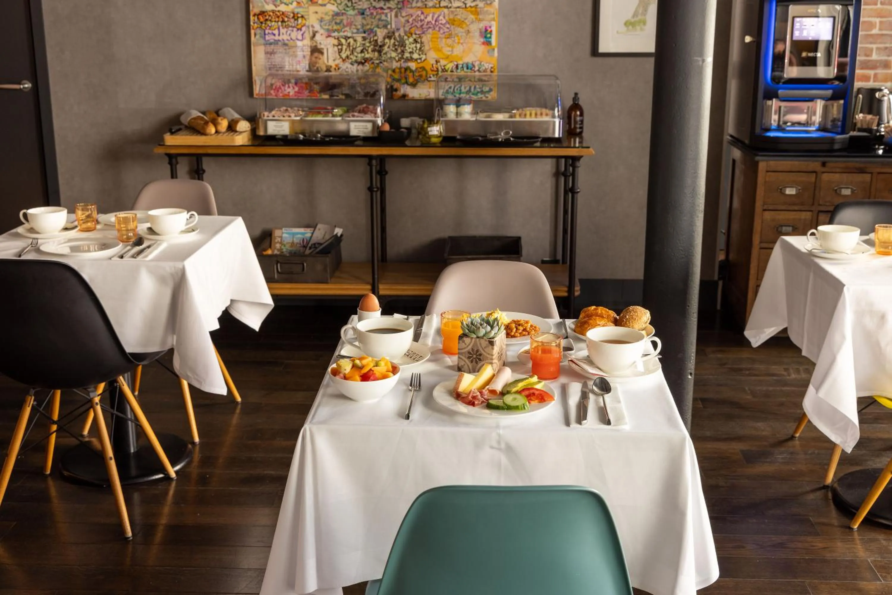 Breakfast in Hôtel Fabric