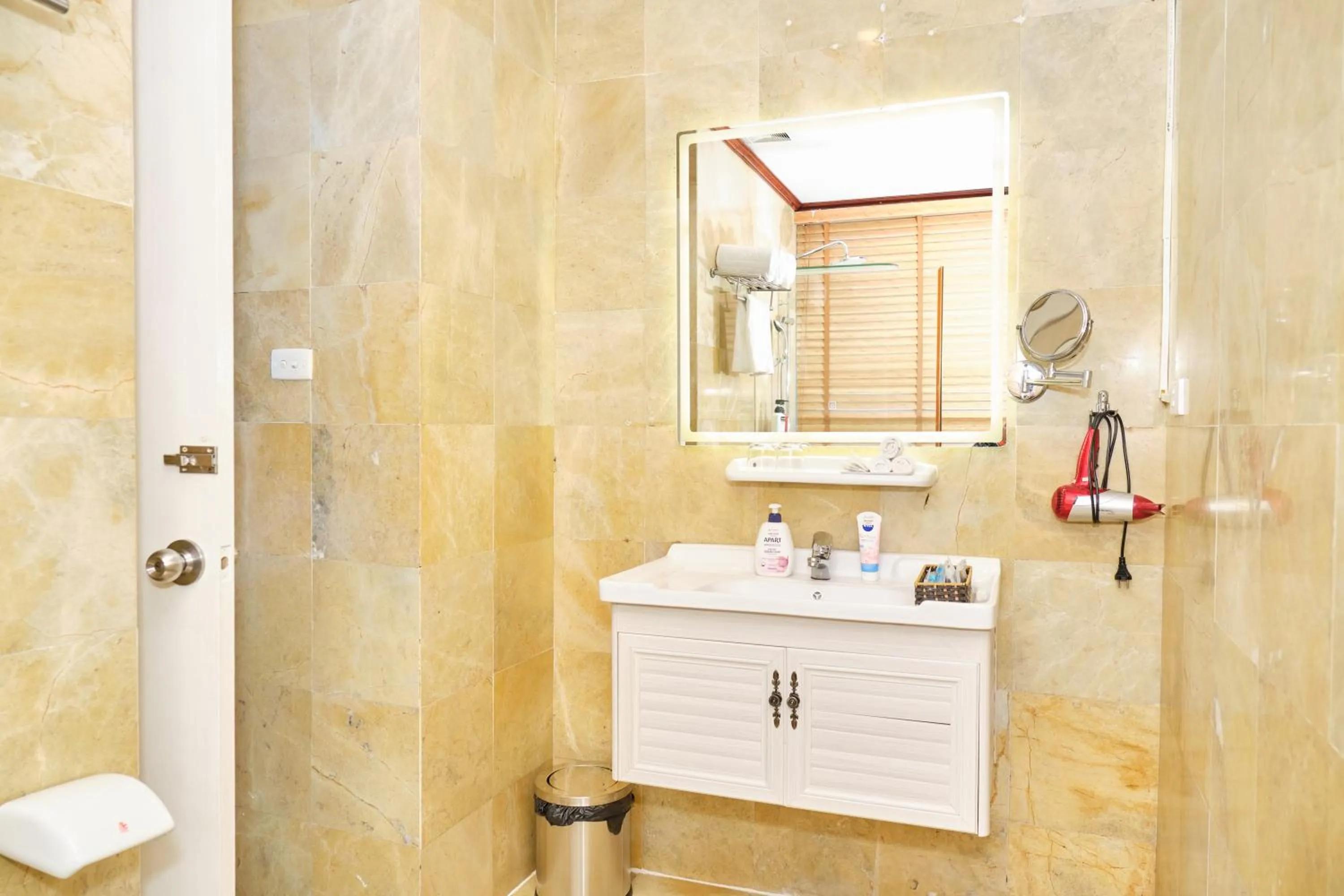 Shower in A25 Hotel - 12 Ngô Sỹ Liên