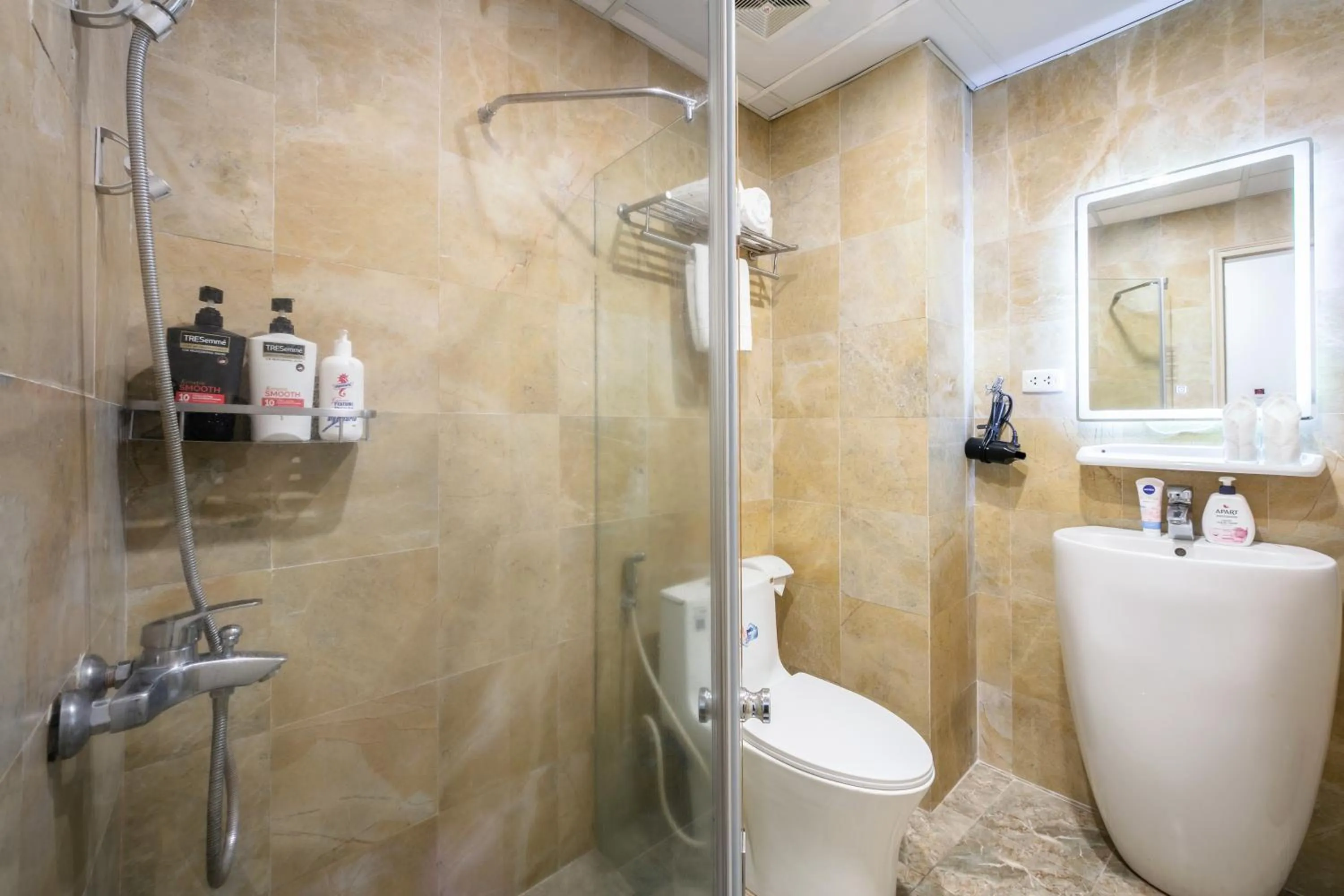 Deluxe Double Room in A25 Hotel - 12 Ngô Sỹ Liên