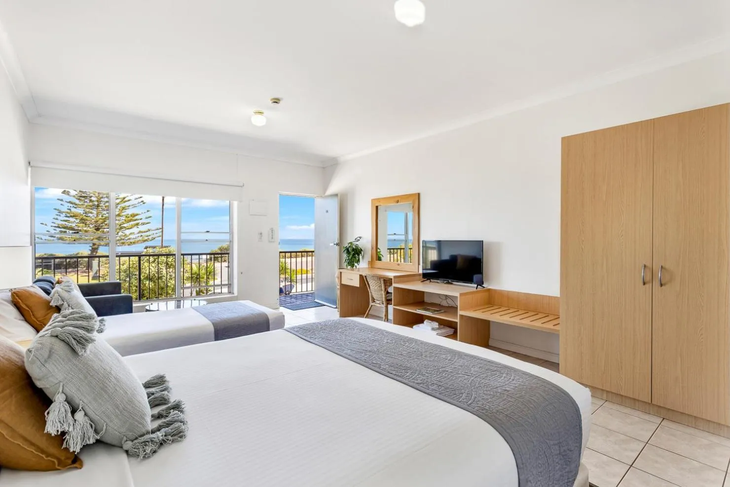 Sea view, Bed in Coast Motel and Apartments