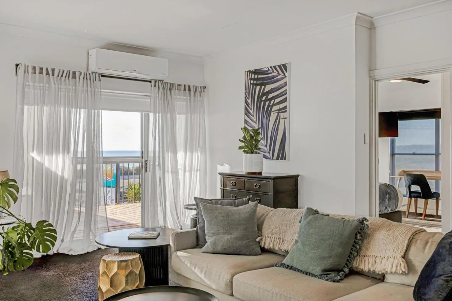 Living room in Coast Motel and Apartments