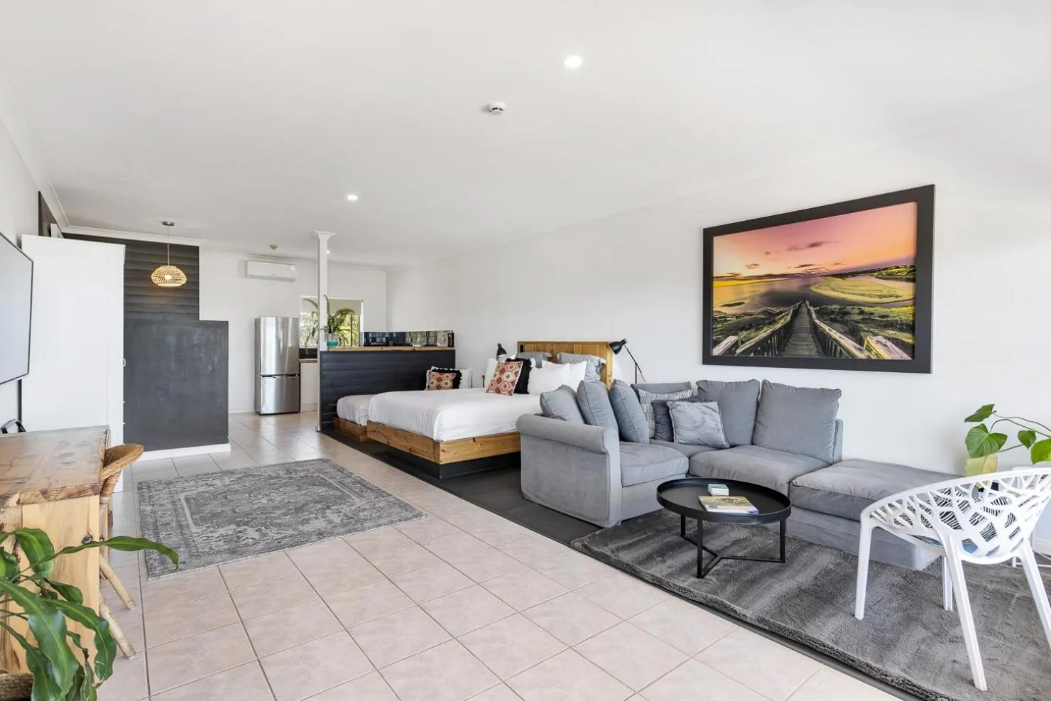 Photo of the whole room, Bed in Coast Motel and Apartments