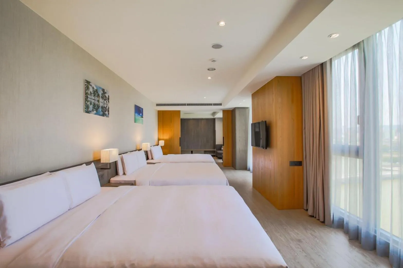 Bed in Jin Shi Hu Hotel