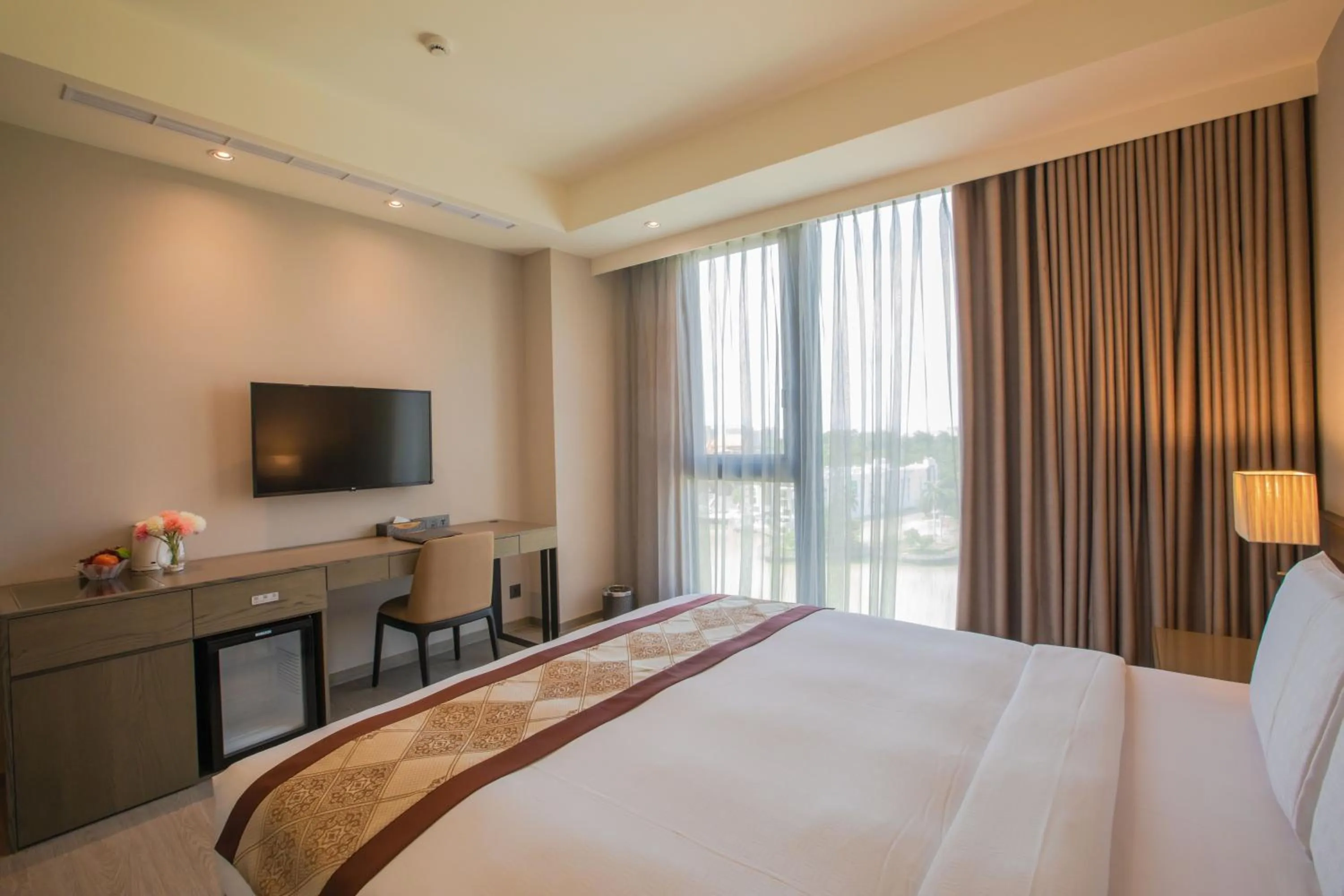 Bed in Jin Shi Hu Hotel