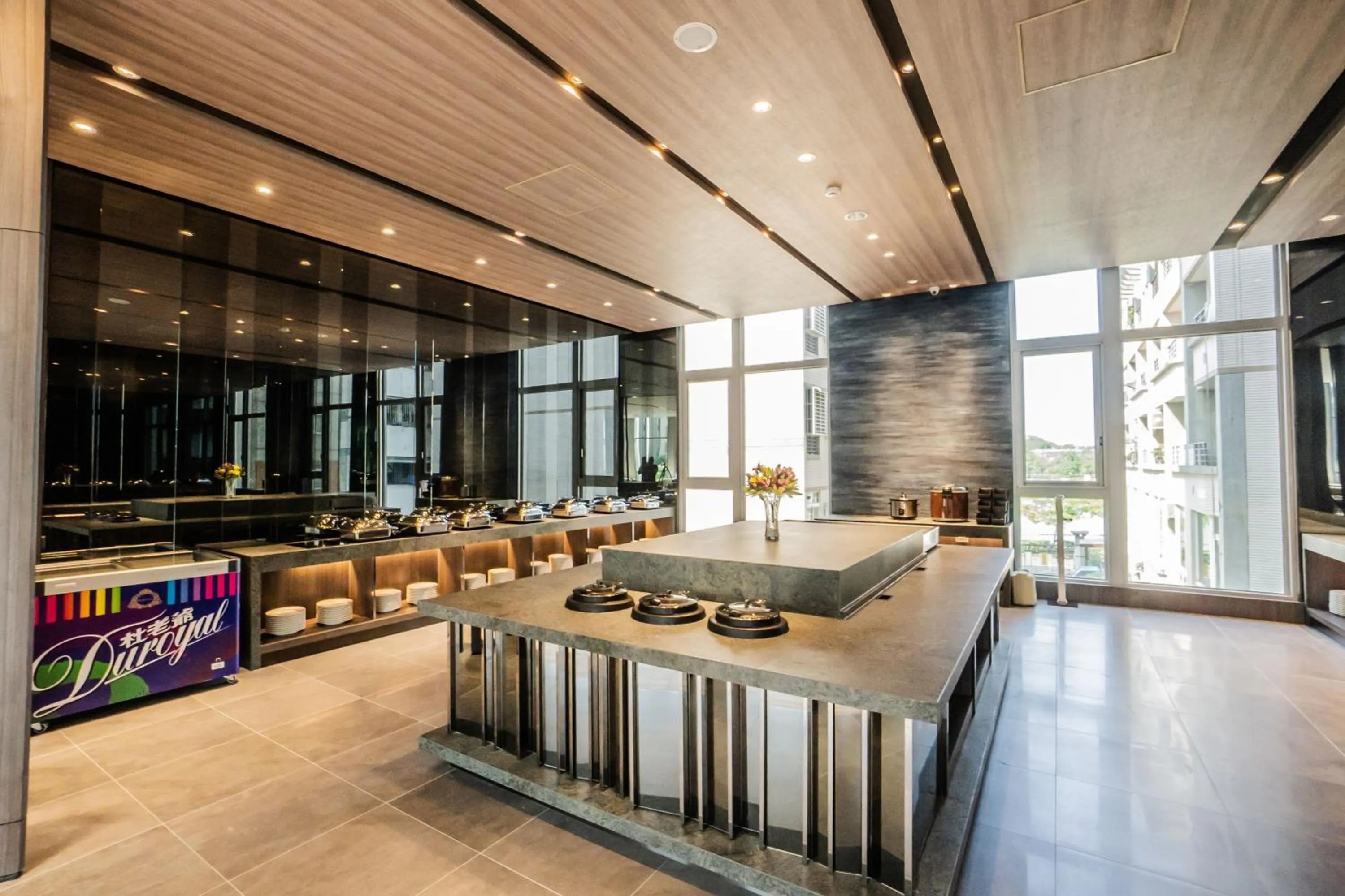 Buffet breakfast in Jin Shi Hu Hotel