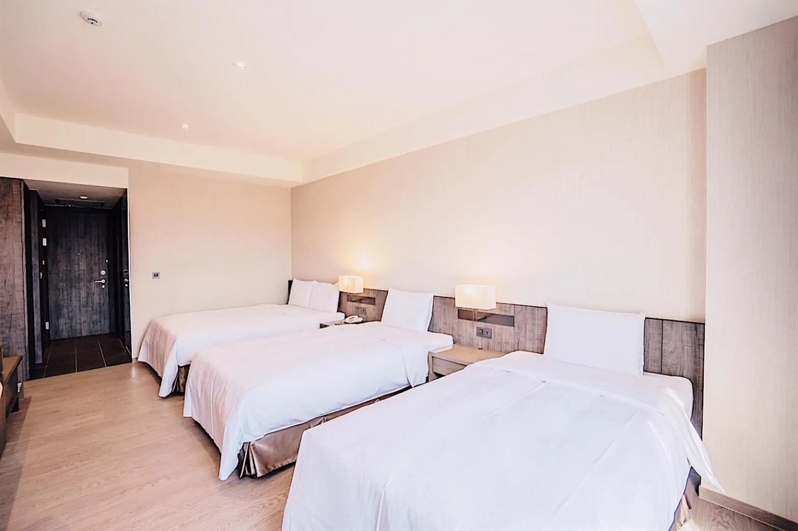 Bed in Jin Shi Hu Hotel