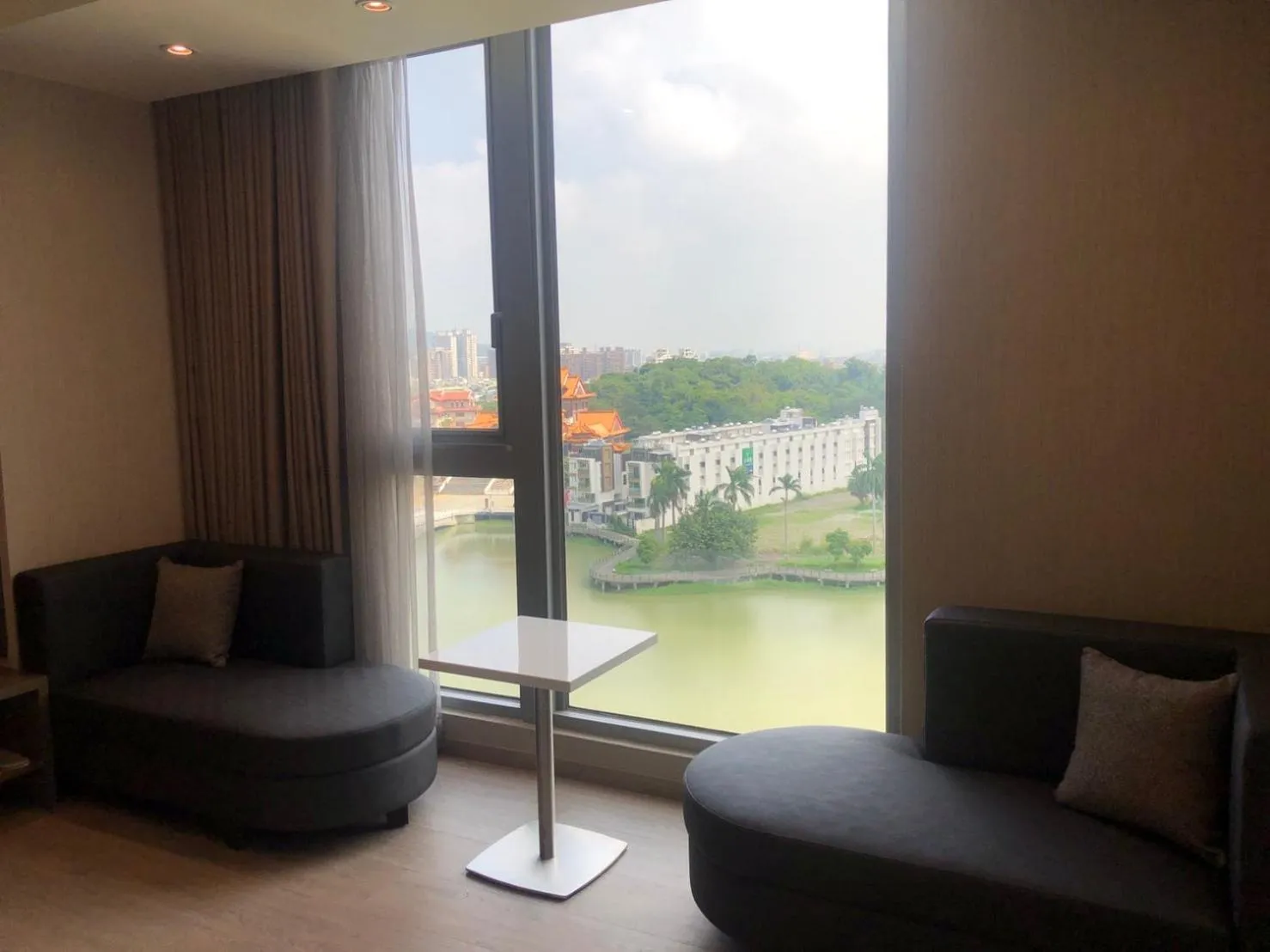 Living room in Jin Shi Hu Hotel