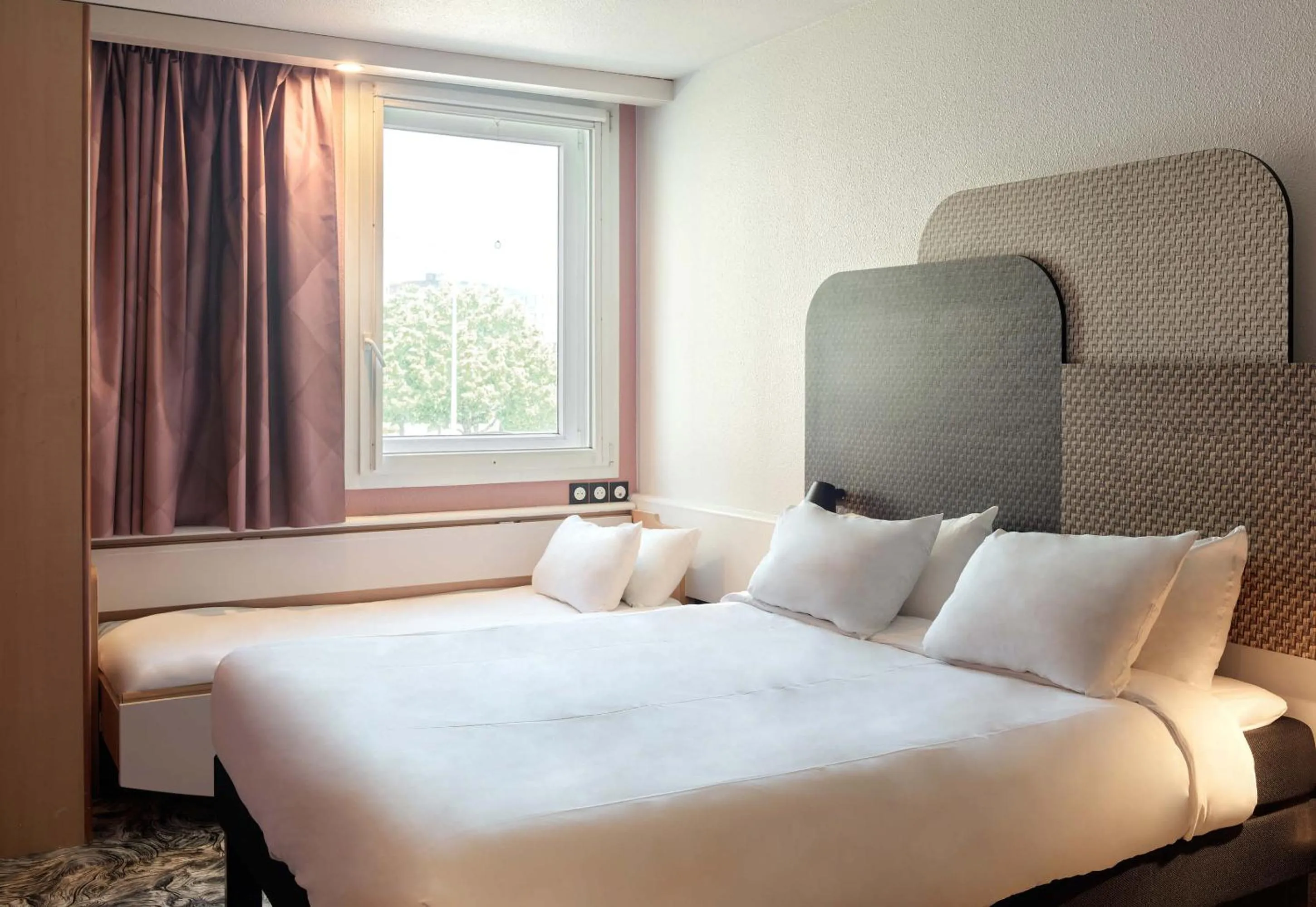 Bedroom, Bed in B&B HOTEL Paris Nord 2 CDG Aéroport