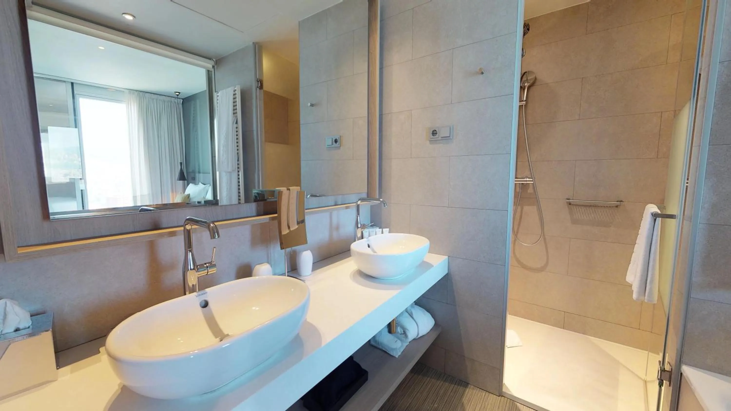 Shower in The Level at Melia Barcelona Sky