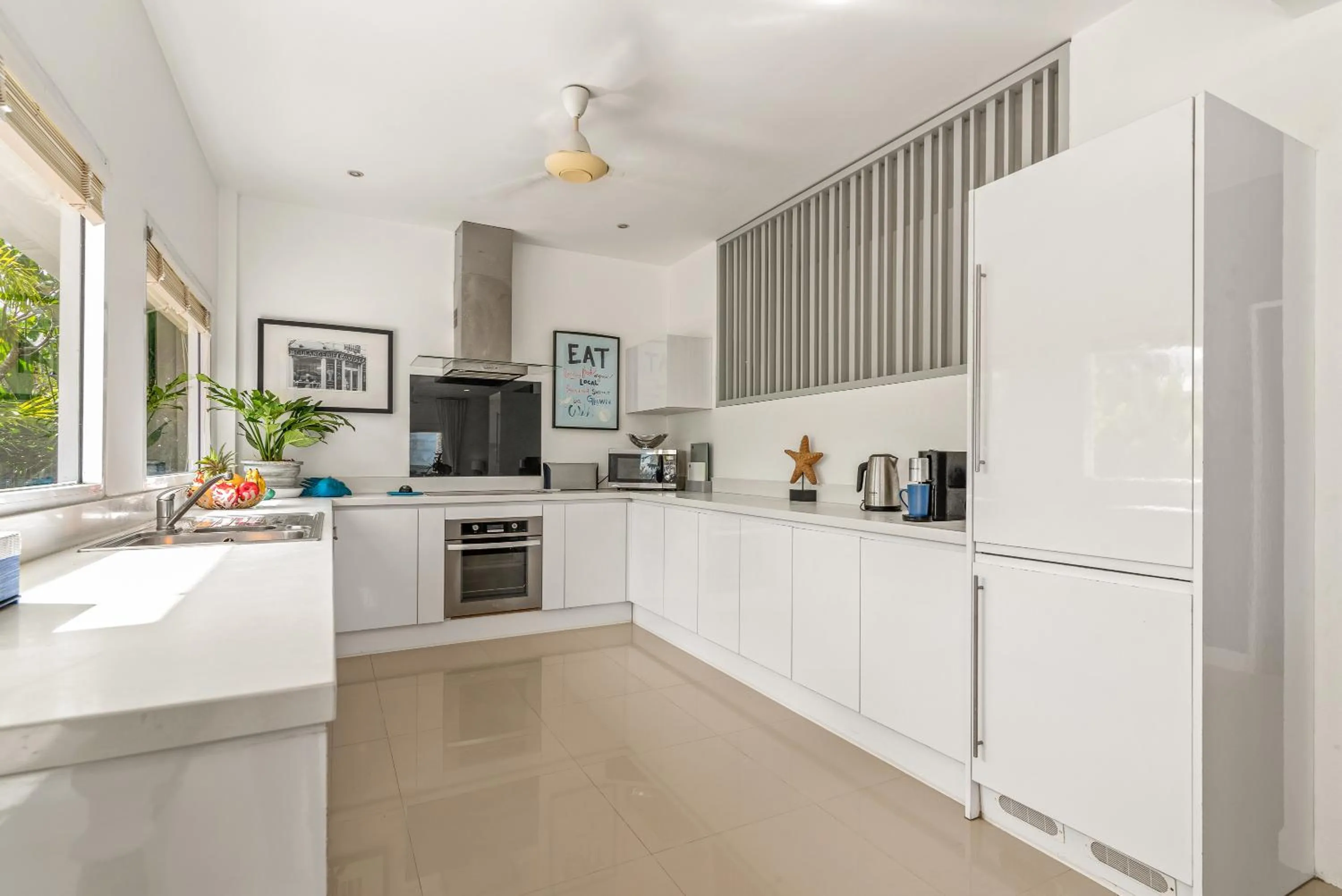 Kitchen or kitchenette in Beachfront Villa Baan Rim Haad 3BR