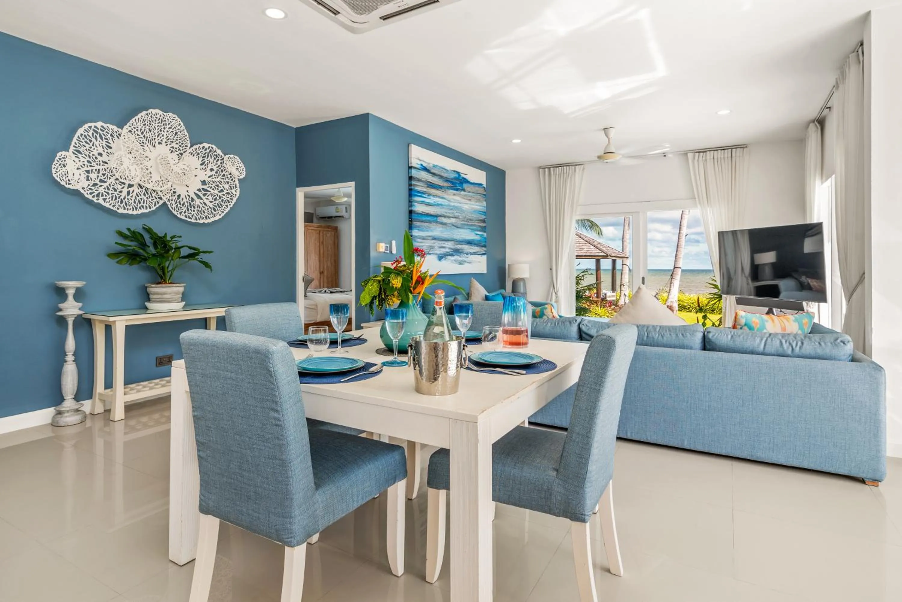 Dining area in Beachfront Villa Baan Rim Haad 3BR
