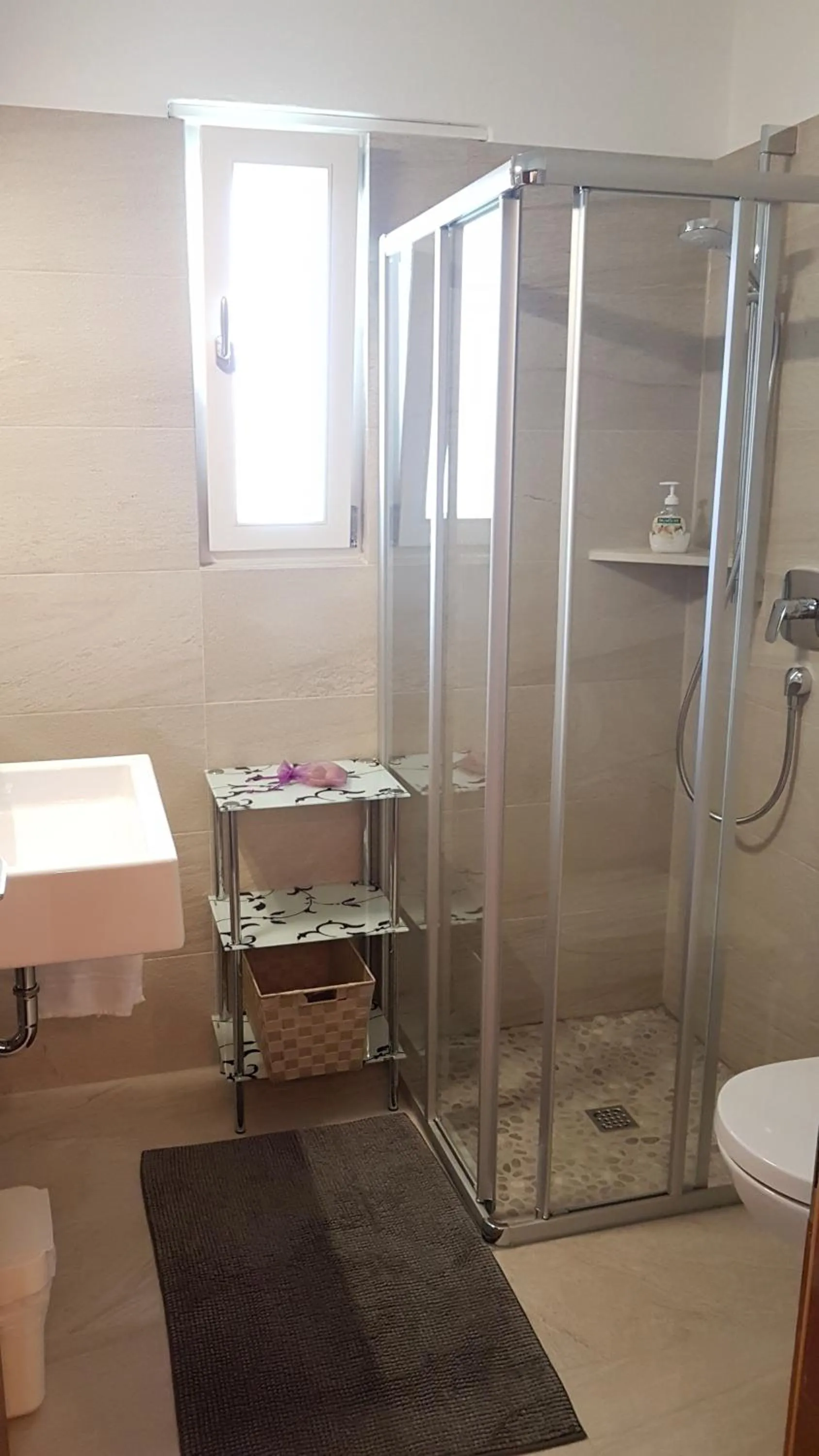 Shower in Pension Lärchenhof