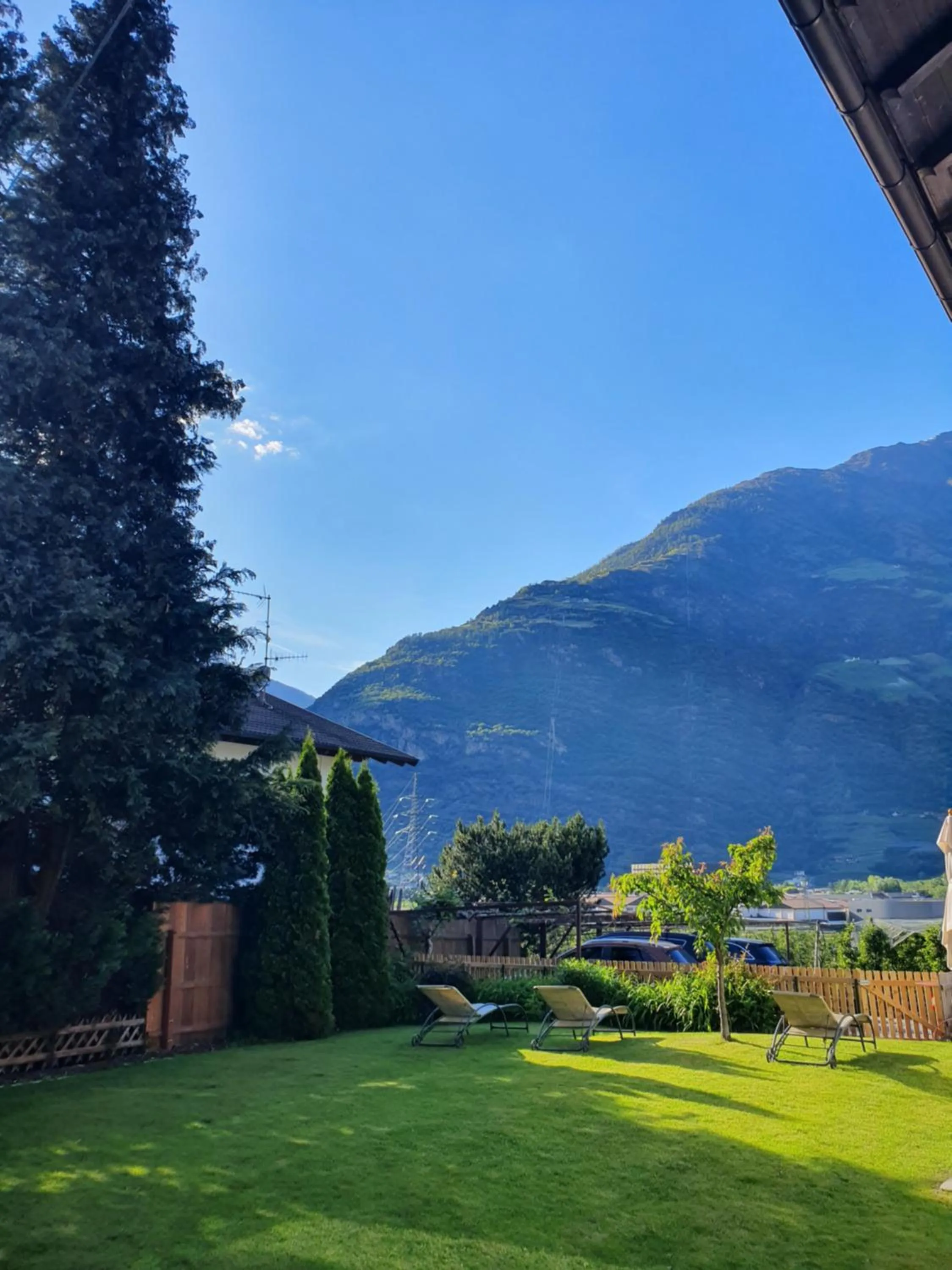 Garden view in Pension Lärchenhof