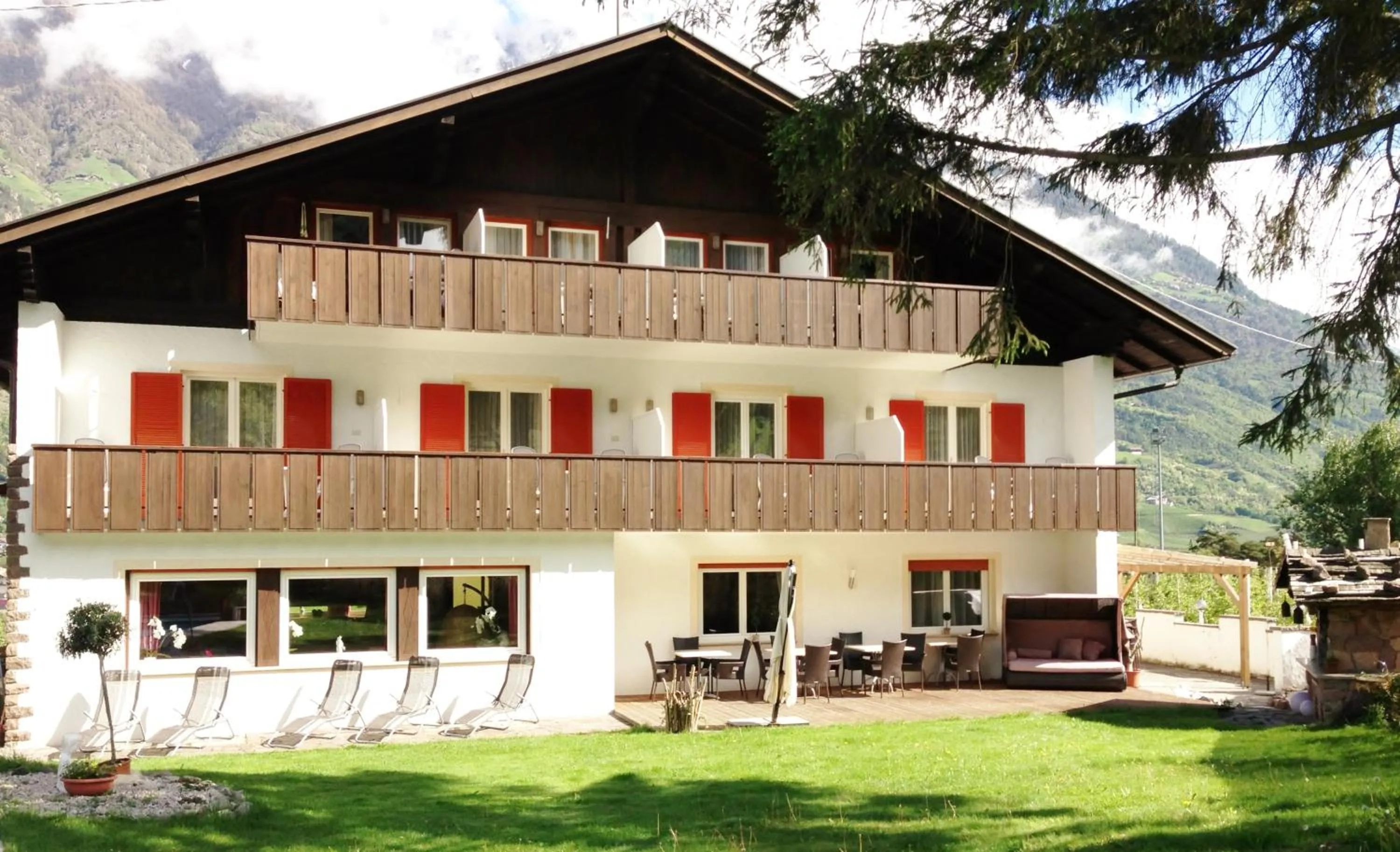 Facade/entrance in Pension Lärchenhof