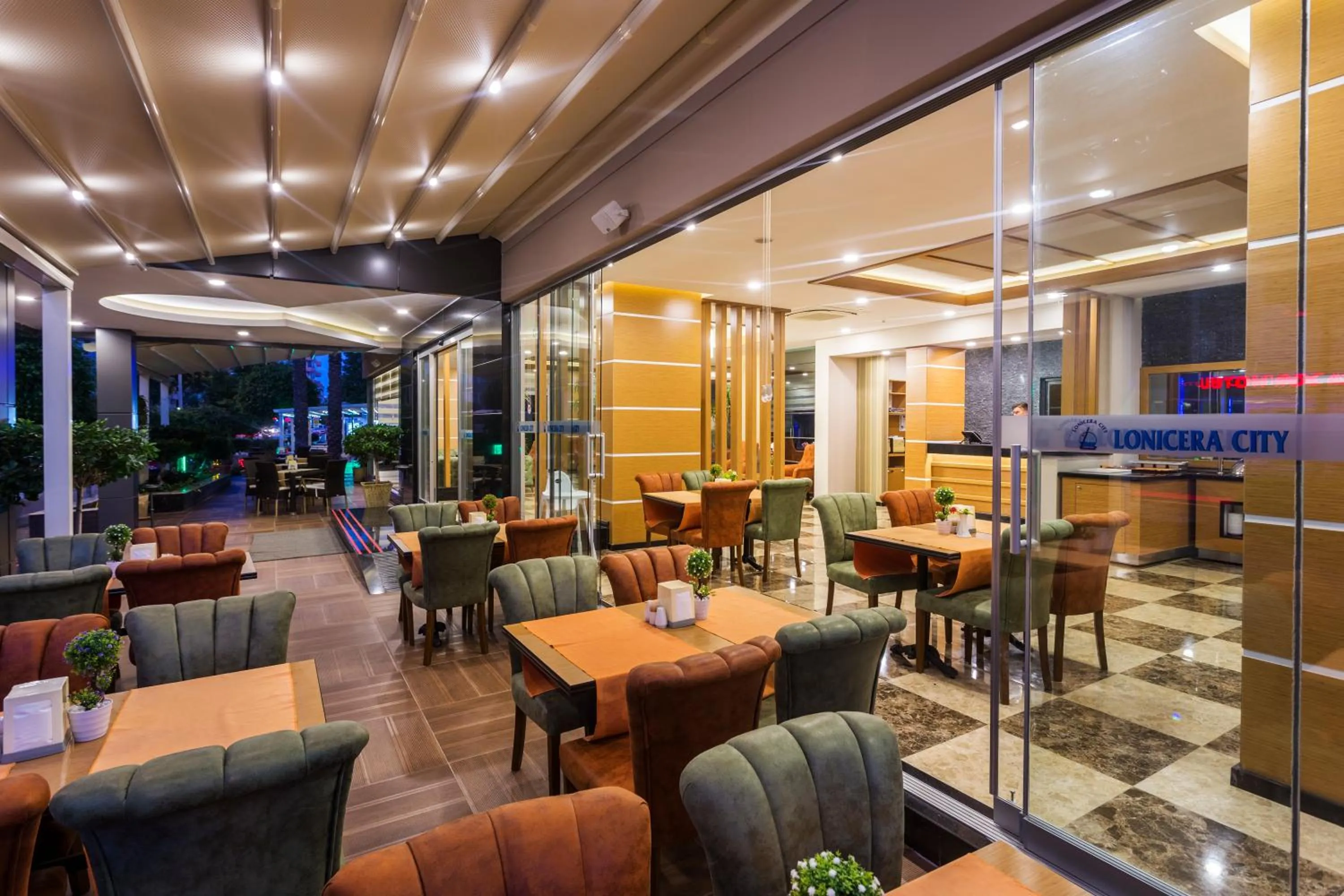 Restaurant/places to eat in Lonicera City Hotel