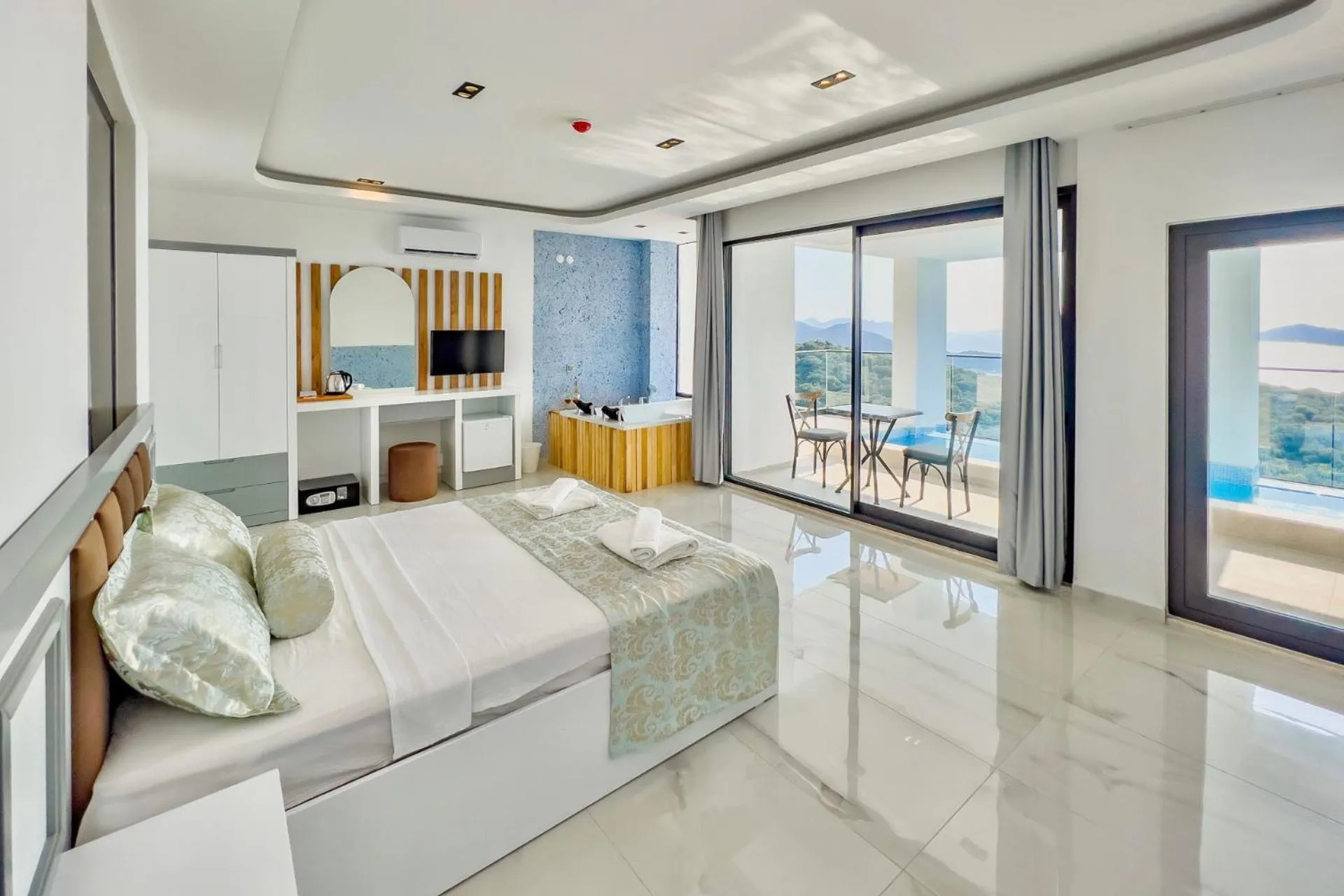 Photo of the whole room, Bed in Stonehillkaş