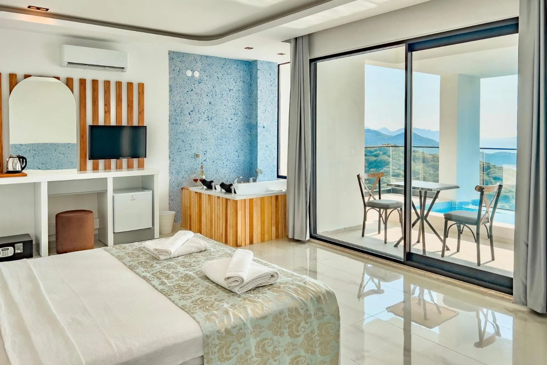 Photo of the whole room, Bed in Stonehillkaş